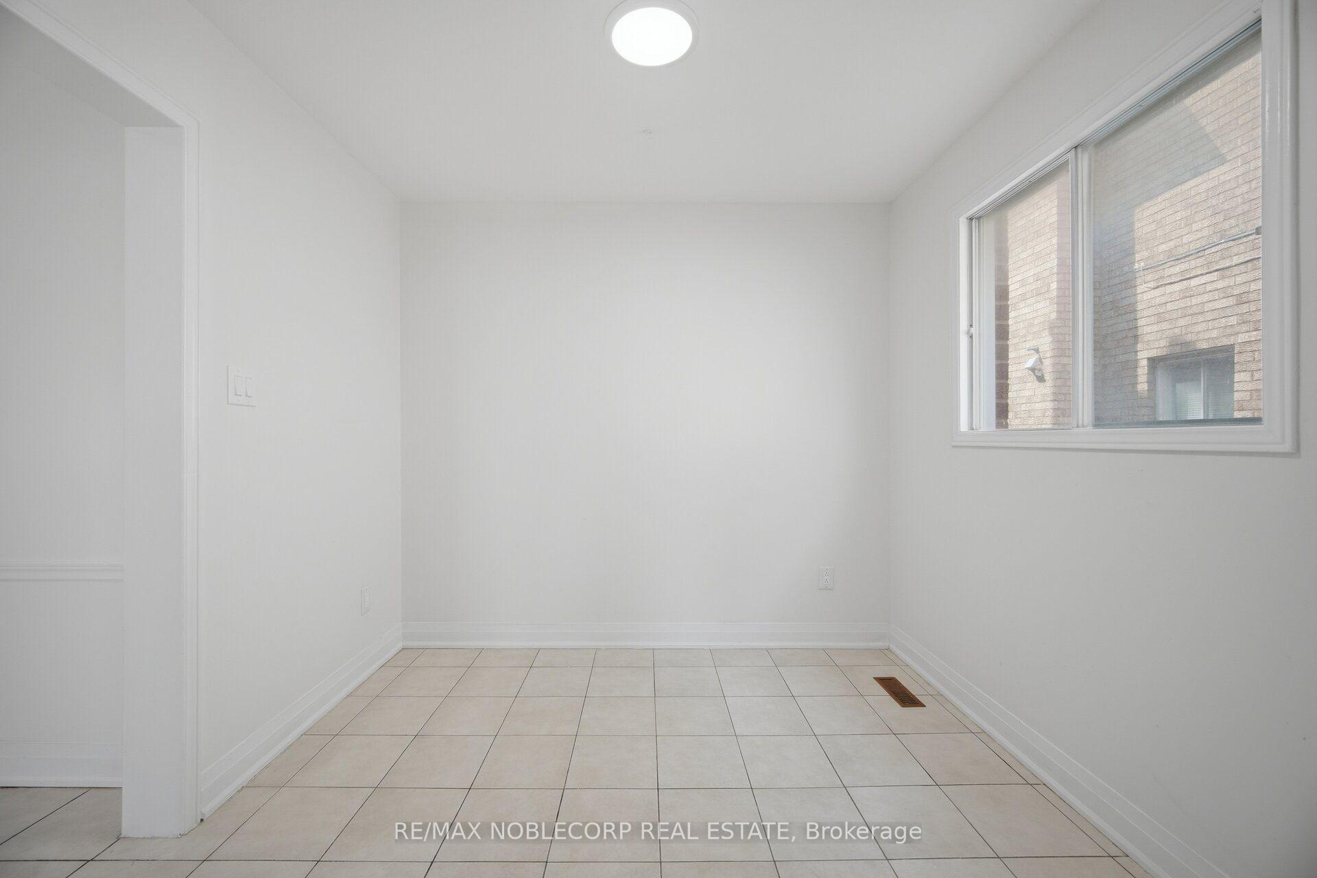 Photo 23 of 66 Cinrickbar Drive, Etobicoke, West Humber-Clairville — HOMEH