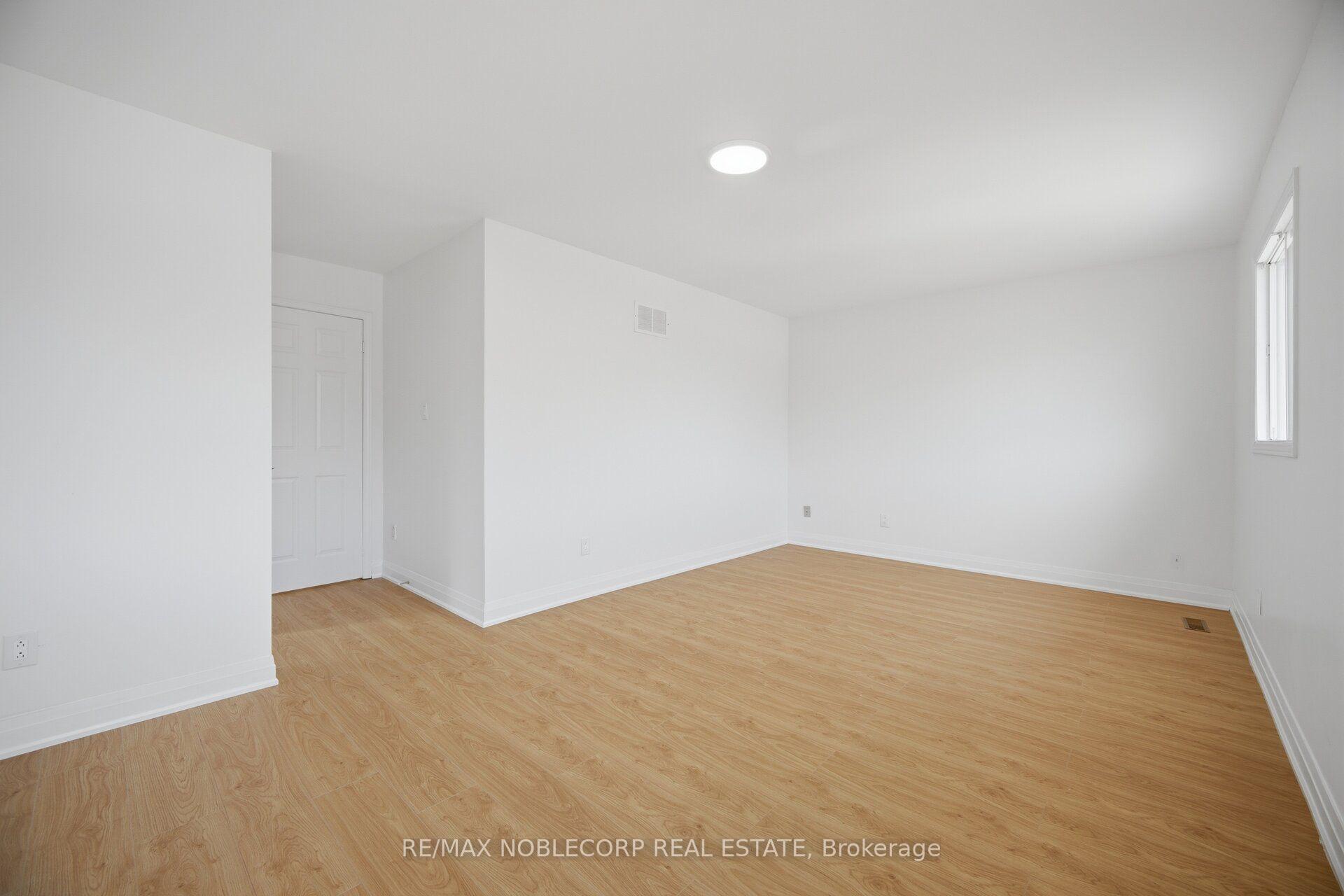 Photo 29 of 66 Cinrickbar Drive, Etobicoke, West Humber-Clairville — HOMEH