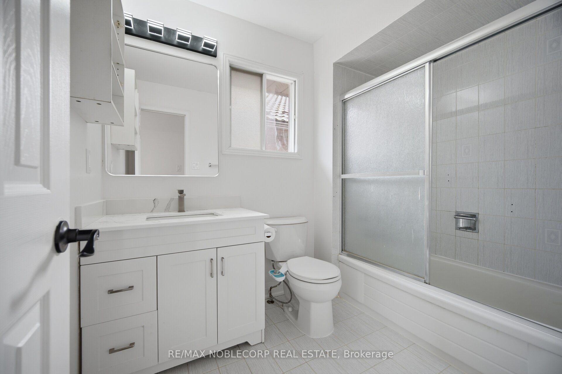 Photo 31 of 66 Cinrickbar Drive, Etobicoke, West Humber-Clairville — HOMEH