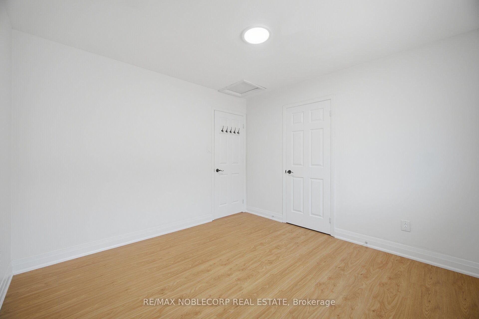 Photo 33 of 66 Cinrickbar Drive, Etobicoke, West Humber-Clairville — HOMEH