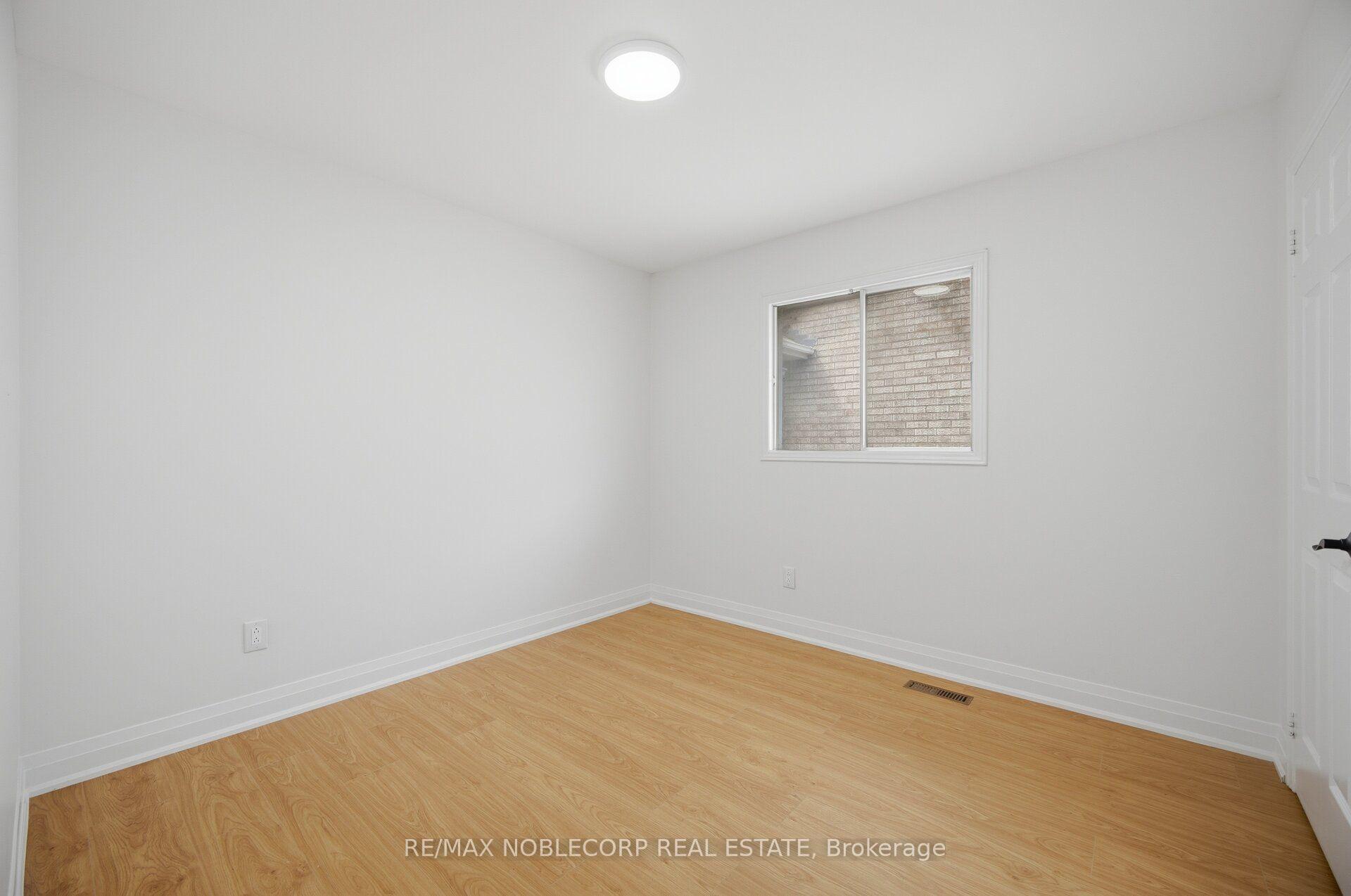 Photo 34 of 66 Cinrickbar Drive, Etobicoke, West Humber-Clairville — HOMEH