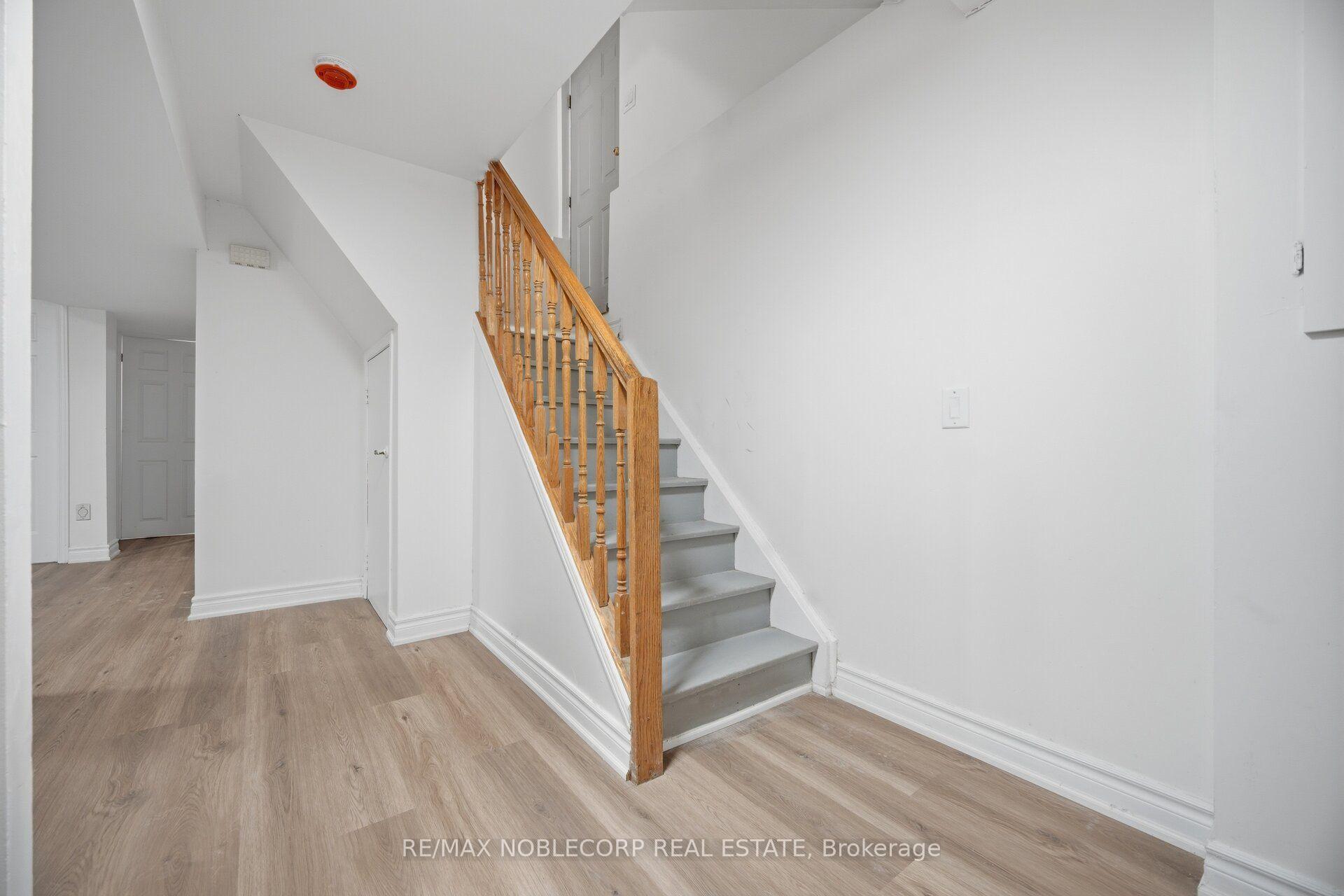 Photo 38 of 66 Cinrickbar Drive, Etobicoke, West Humber-Clairville — HOMEH