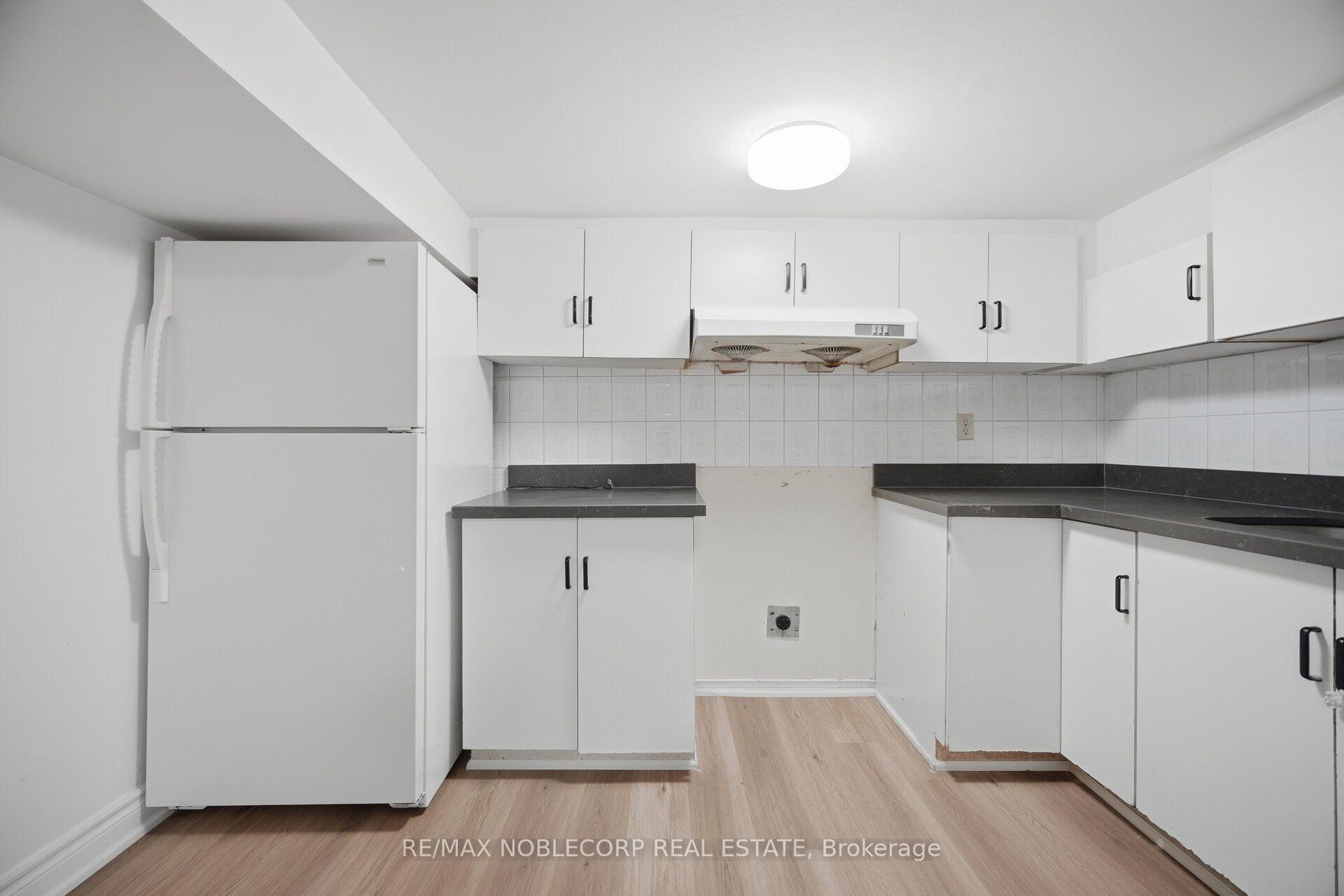 Photo 40 of 66 Cinrickbar Drive, Etobicoke, West Humber-Clairville — HOMEH