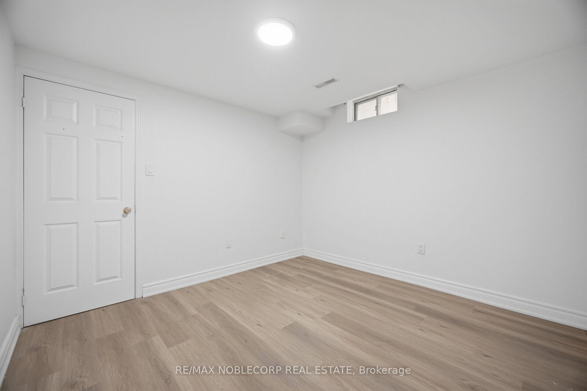 Photo 46 of 66 Cinrickbar Drive, Etobicoke, West Humber-Clairville — HOMEH