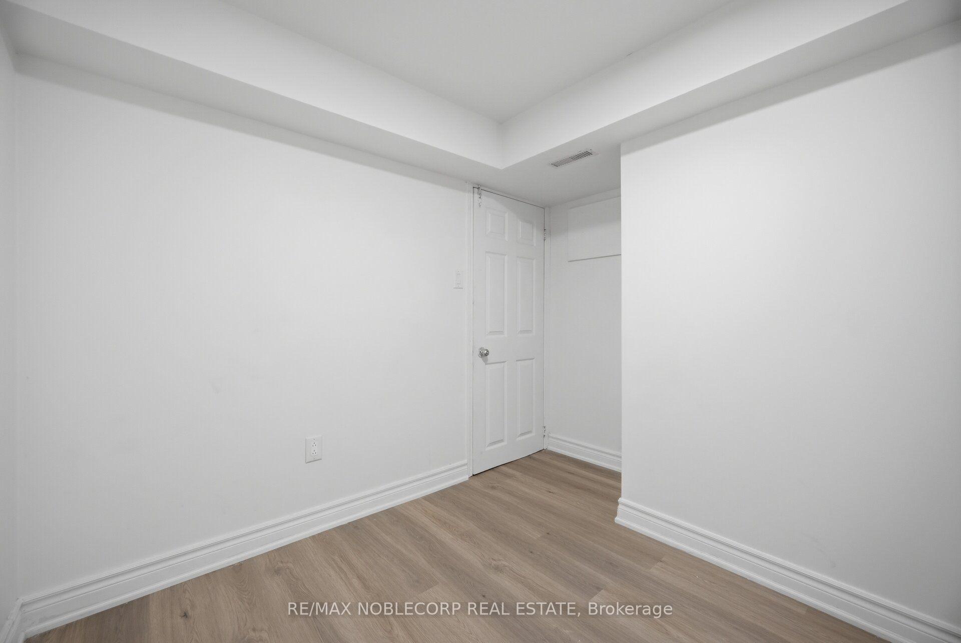 Photo 48 of 66 Cinrickbar Drive, Etobicoke, West Humber-Clairville — HOMEH