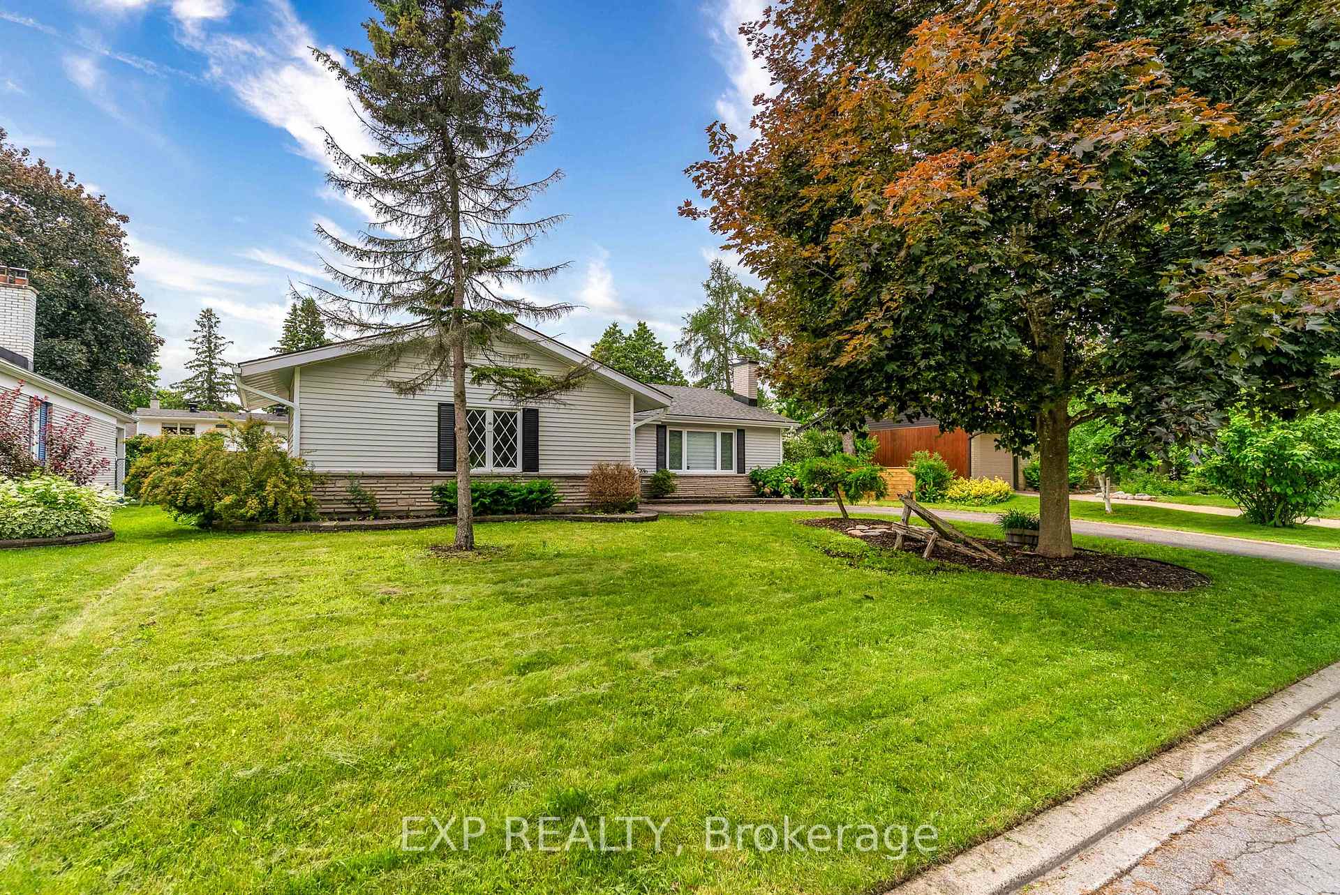 Photo 2 of 2136 Fillmore Crescent, Ottawa, Beacon Hill North — HOMEH