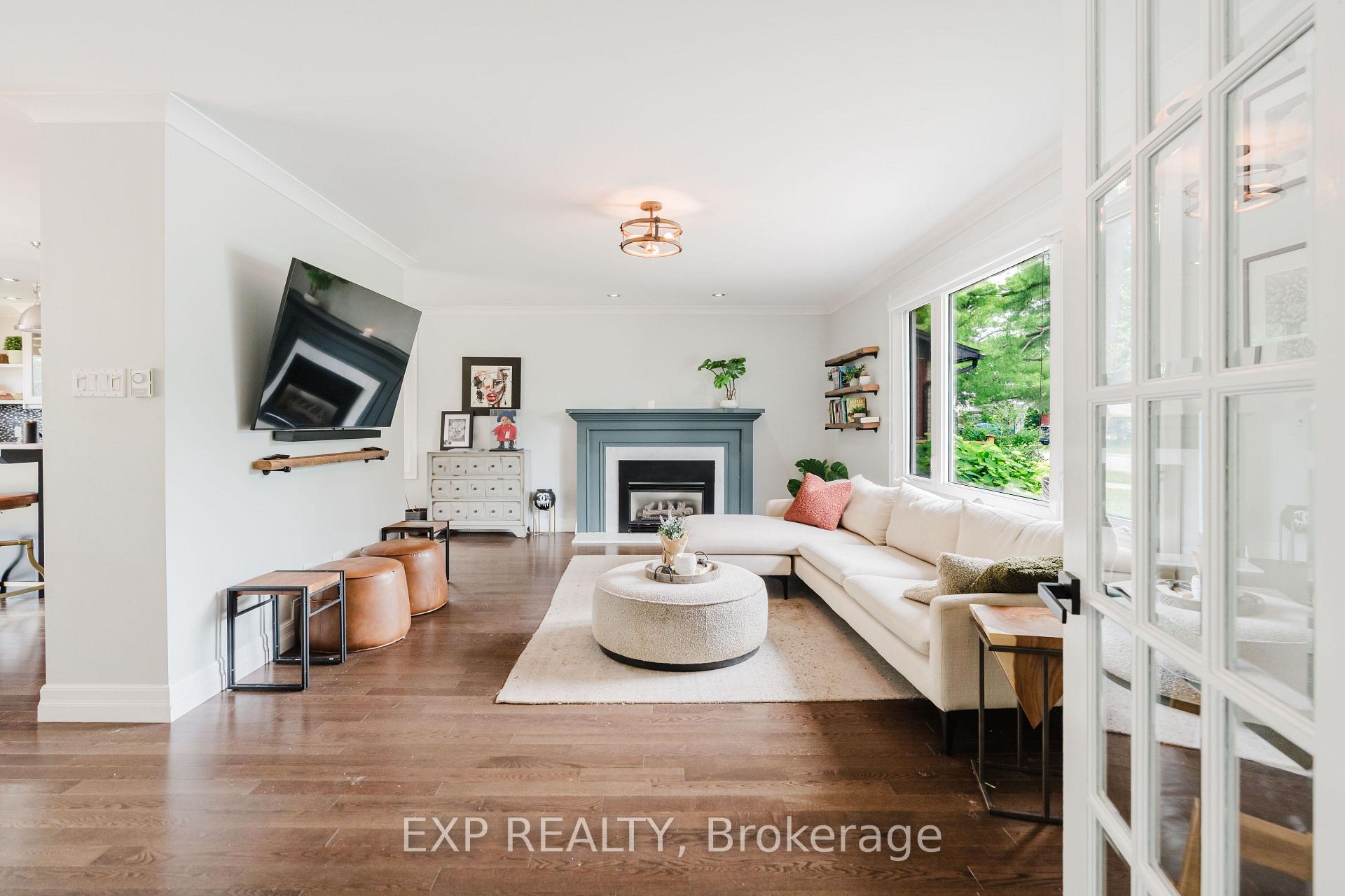 Photo 5 of 2136 Fillmore Crescent, Ottawa, Beacon Hill North — HOMEH