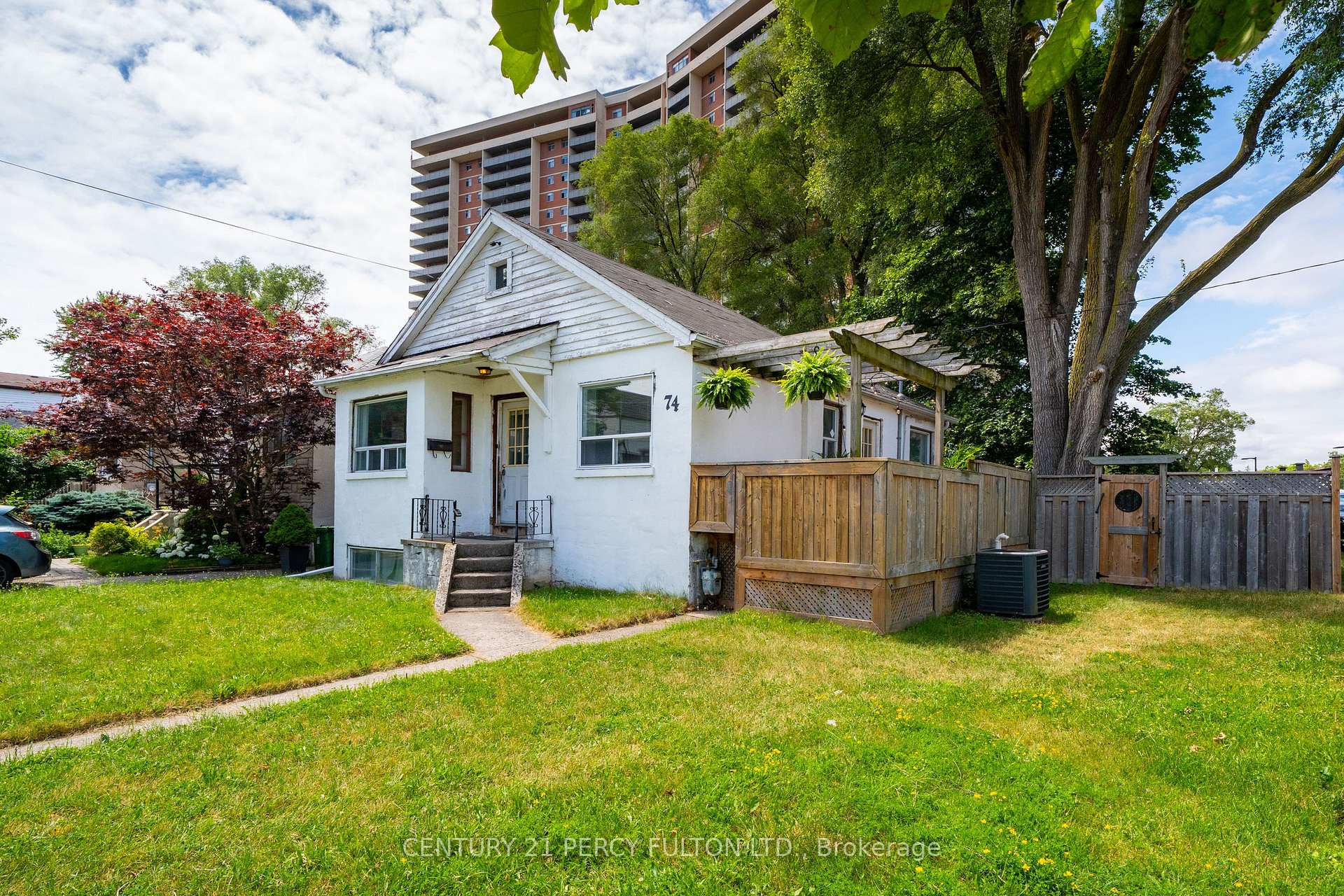 Photo 3 of 74 St. Dunstan Drive, Scarborough, Oakridge — HOMEH