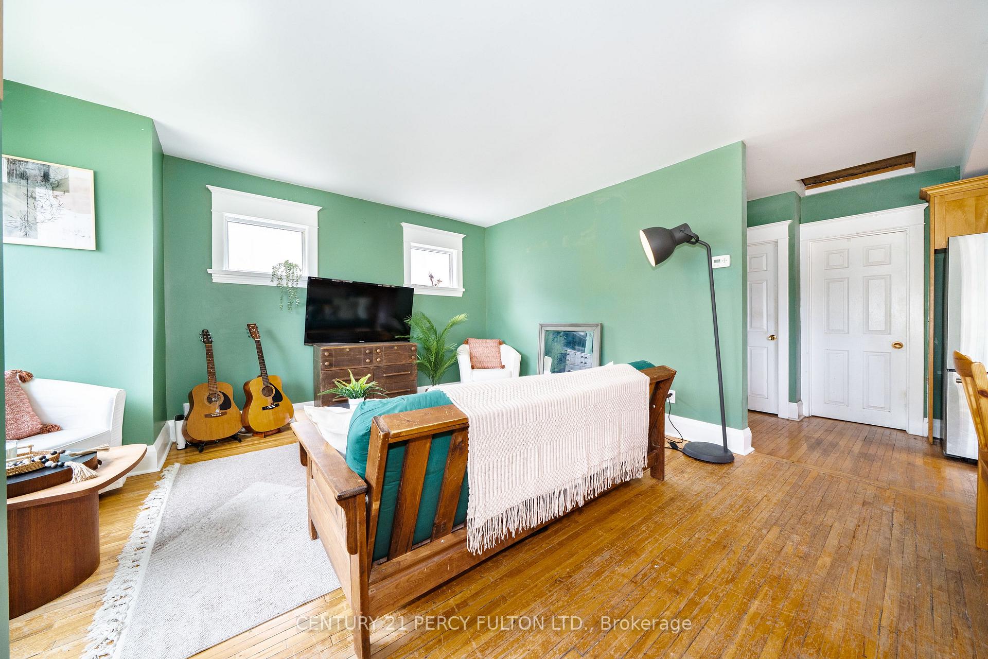 Photo 5 of 74 St. Dunstan Drive, Scarborough, Oakridge — HOMEH