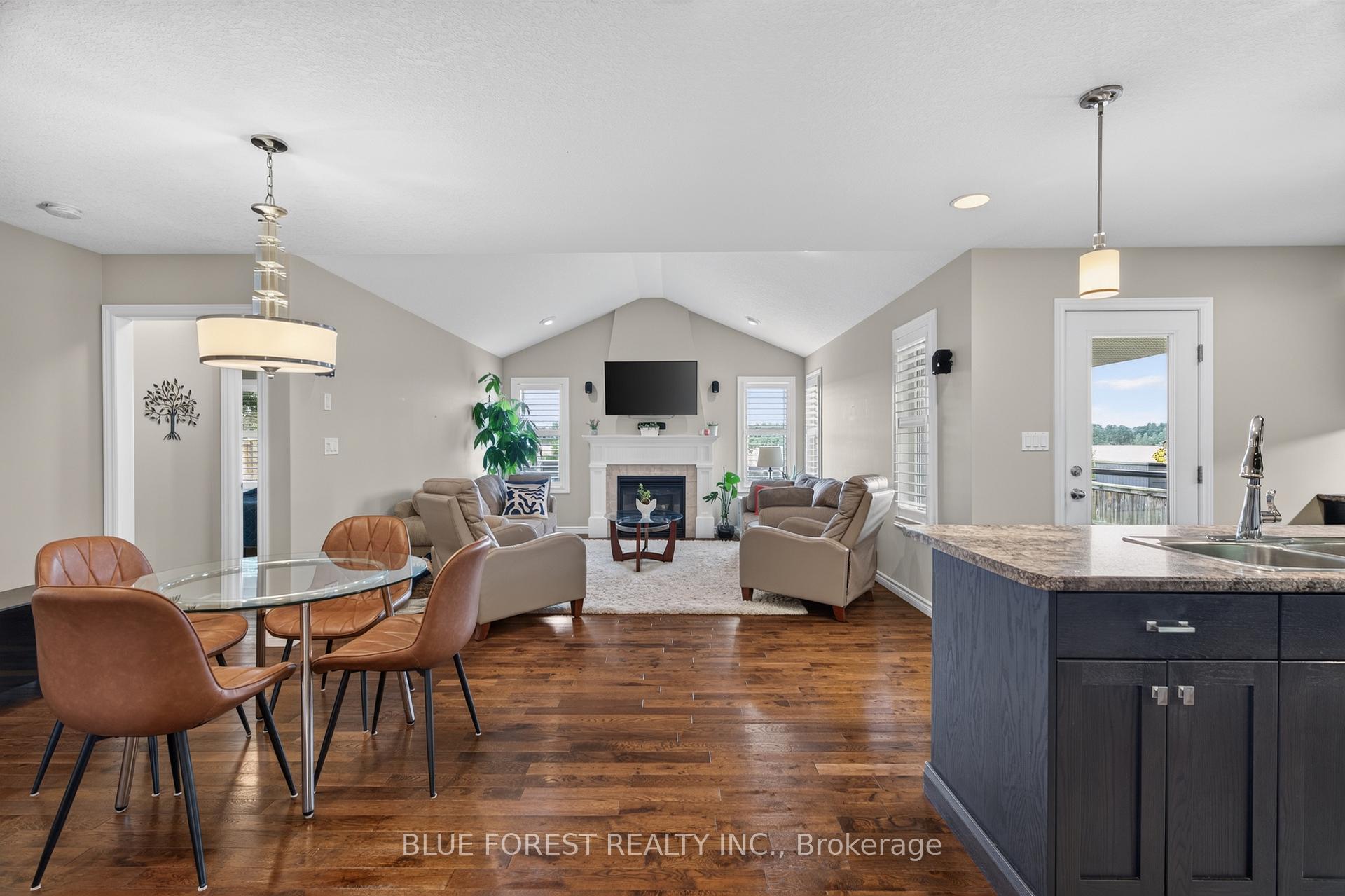 Photo 10 of 3 Sutherland Court, St. Thomas — HOMEH