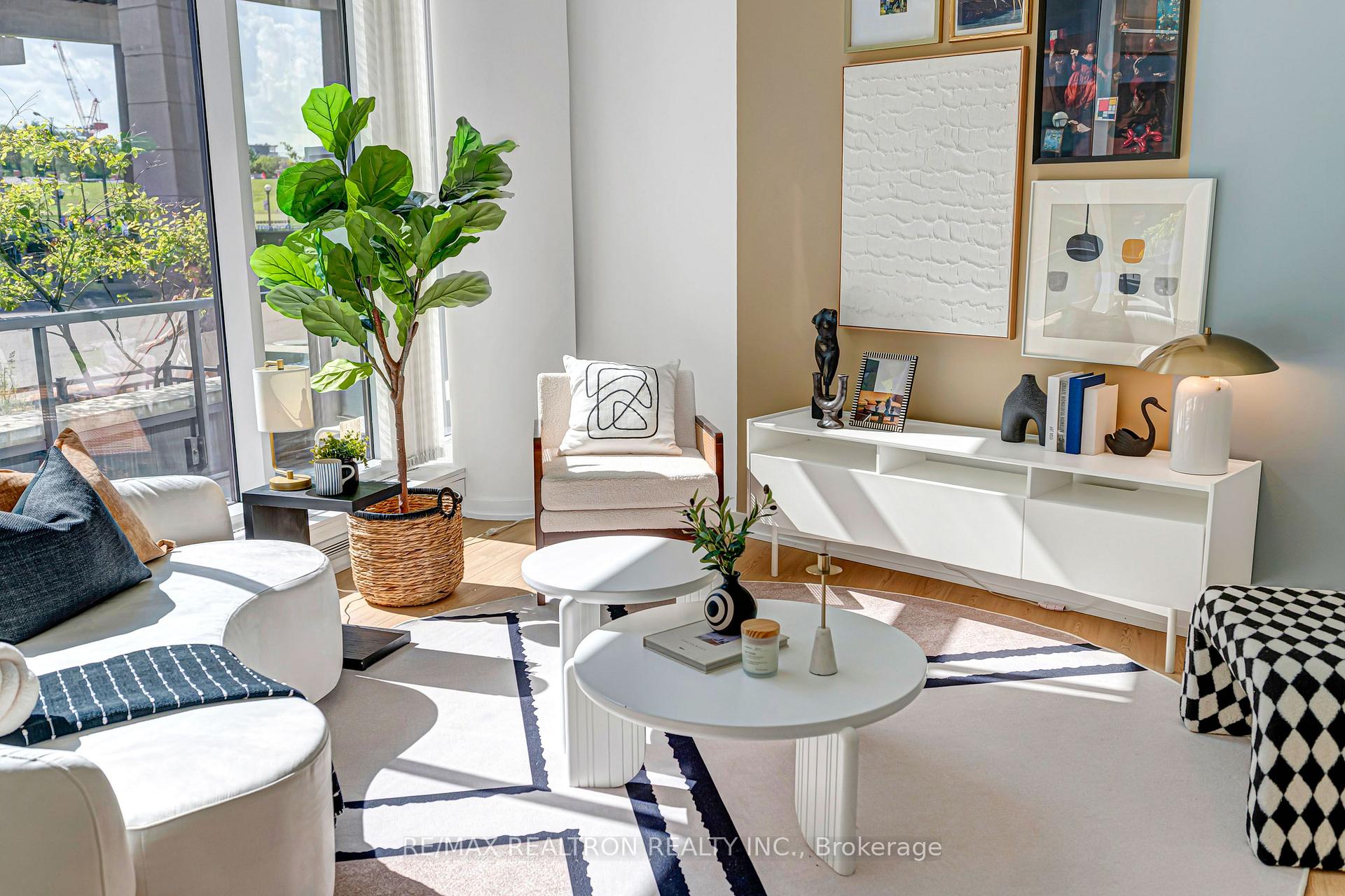 Photo 5 of Unit TH12, 20 Bruyeres Mews, Toronto, Waterfront Communities — HOMEH