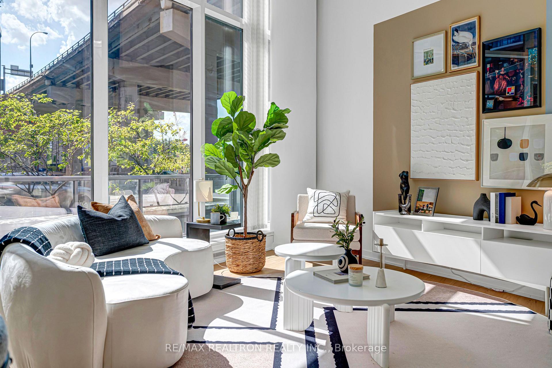 Photo 6 of Unit TH12, 20 Bruyeres Mews, Toronto, Waterfront Communities — HOMEH