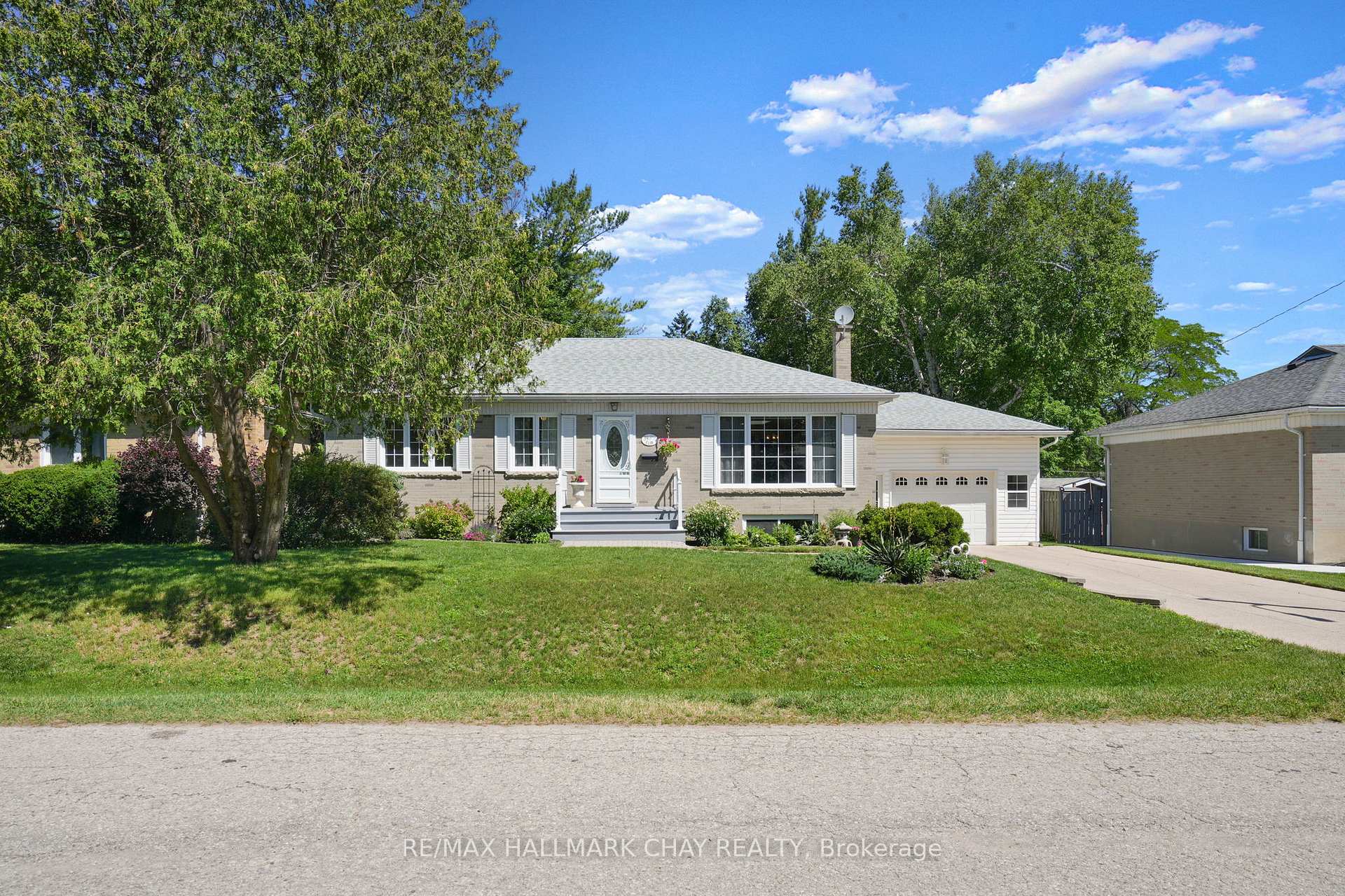 Photo 1 of 34 Elm Street, New Tecumseth, Alliston — HOMEH