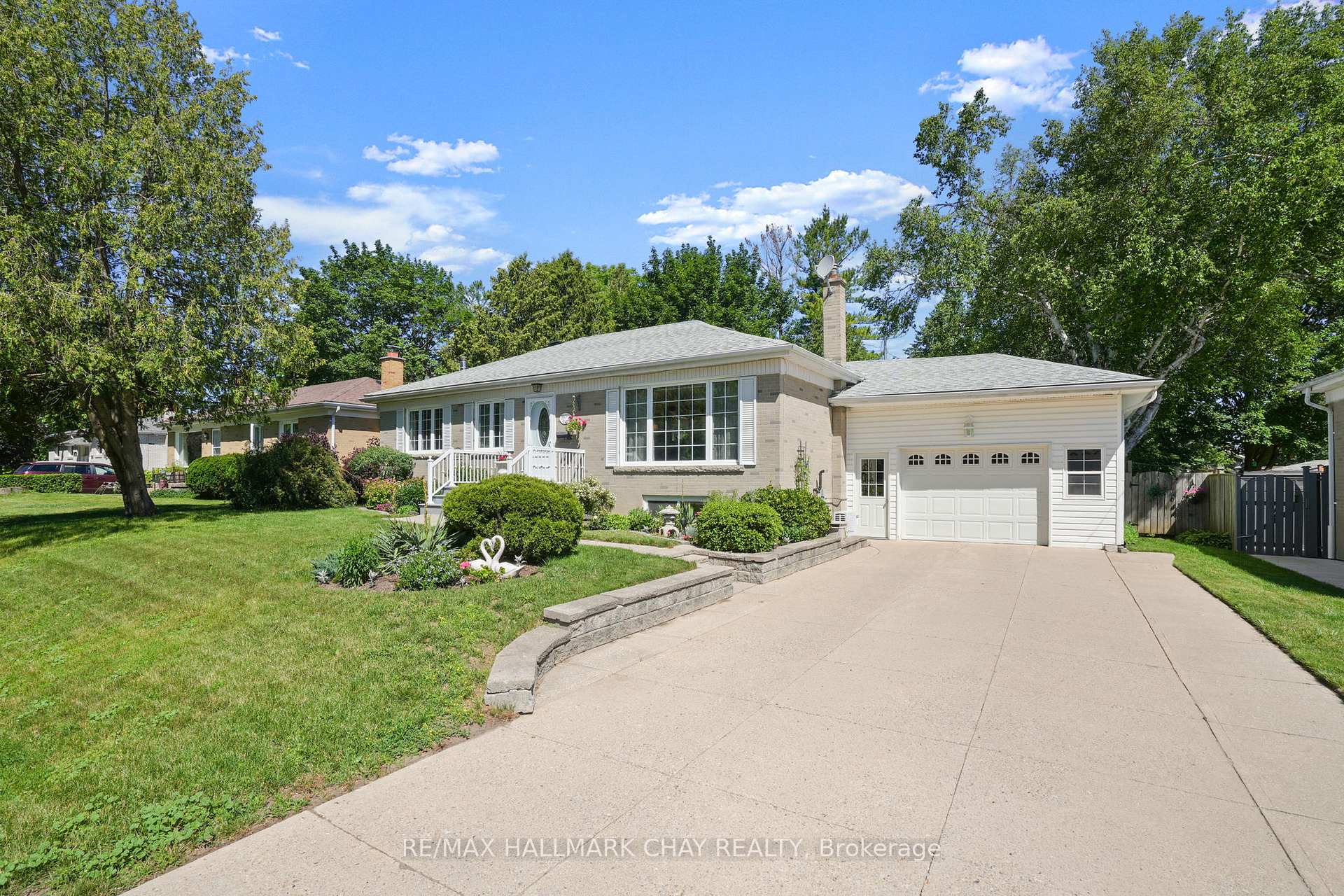 Photo 3 of 34 Elm Street, New Tecumseth, Alliston — HOMEH