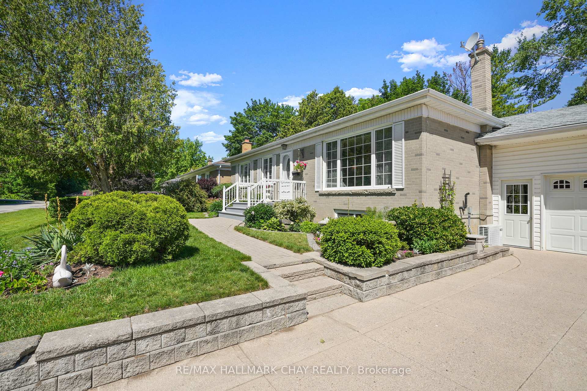 Photo 4 of 34 Elm Street, New Tecumseth, Alliston — HOMEH