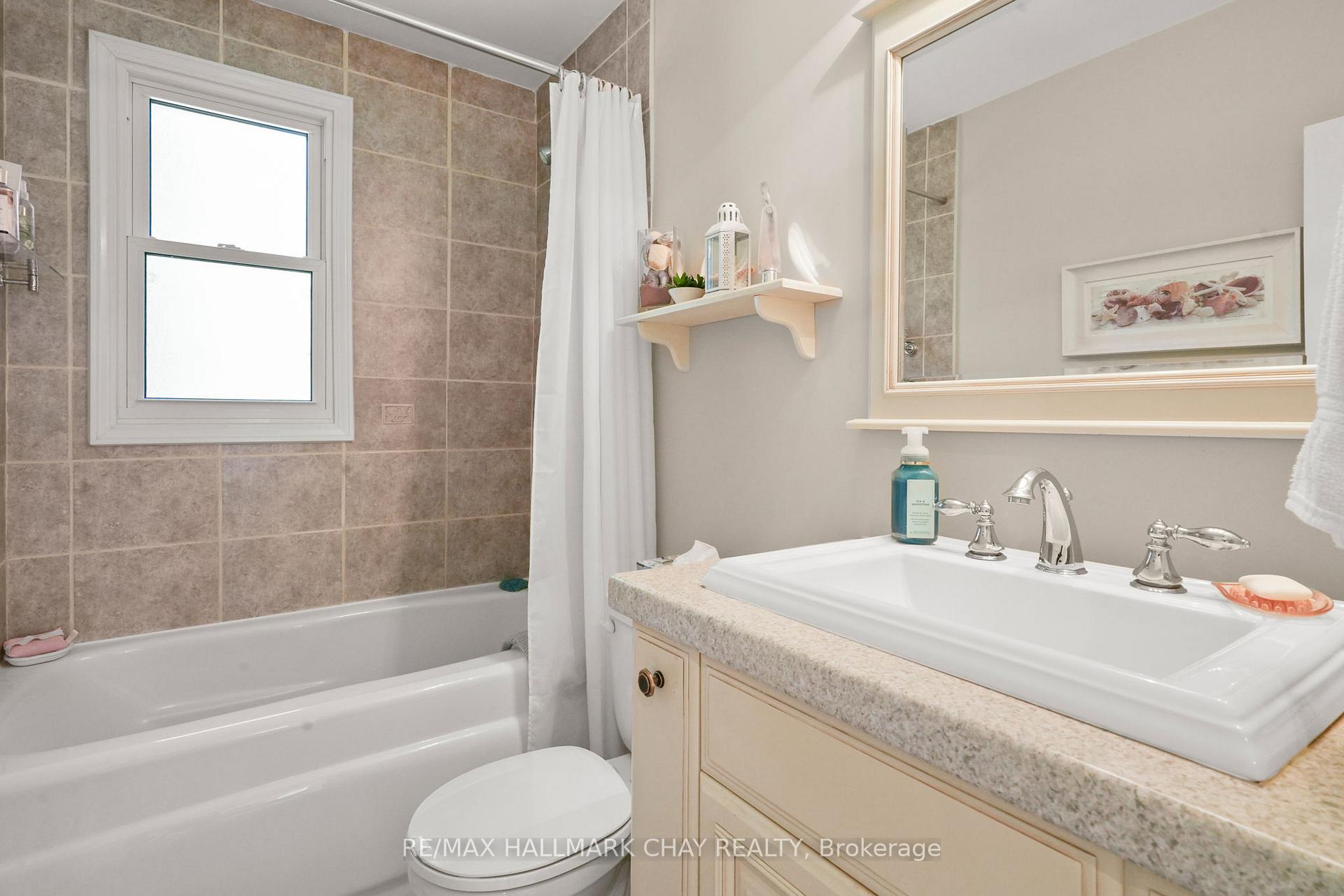 Photo 20 of 34 Elm Street, New Tecumseth, Alliston — HOMEH