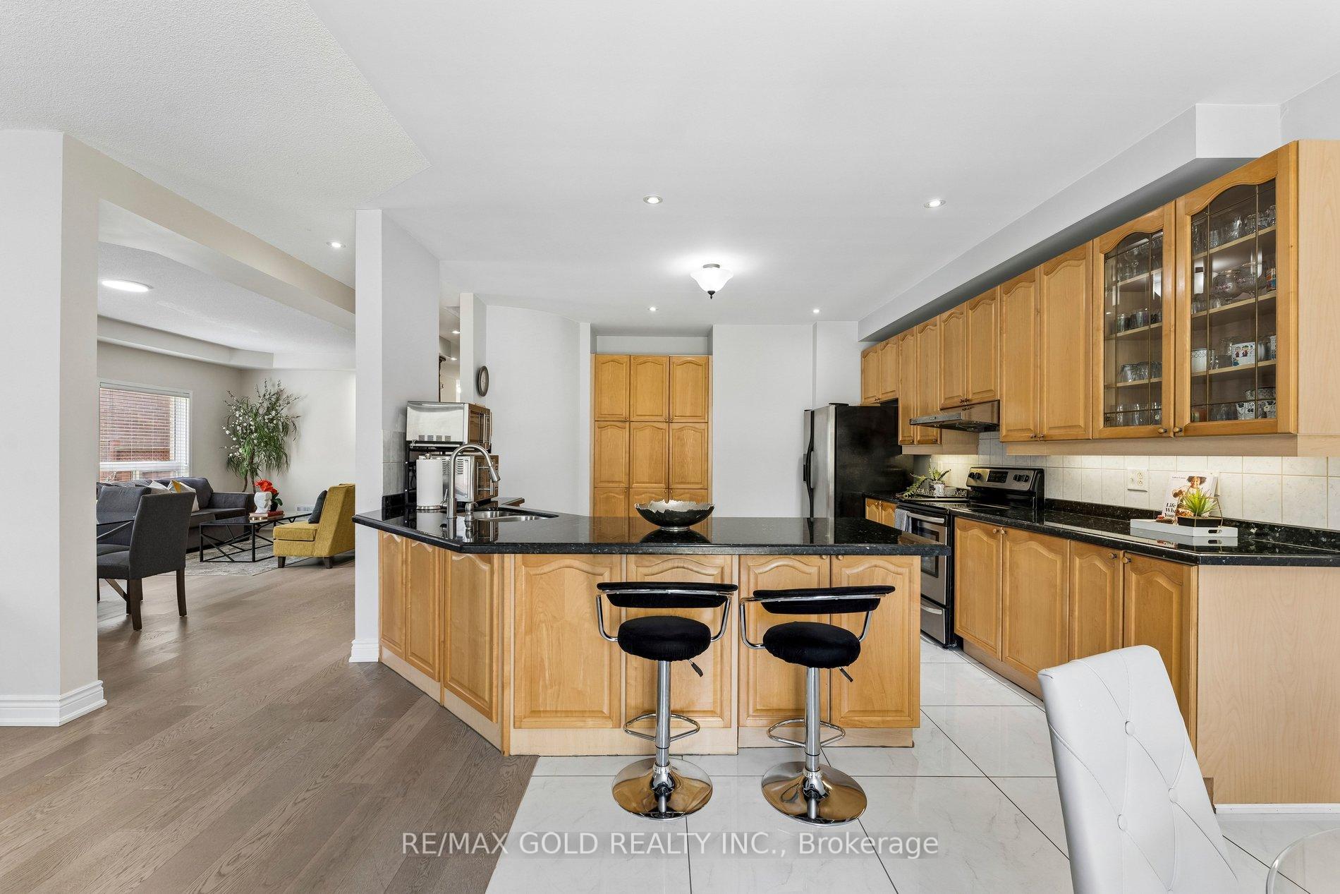 Photo 10 of 74 Avalanche Crescent, Brampton, Bram East — HOMEH