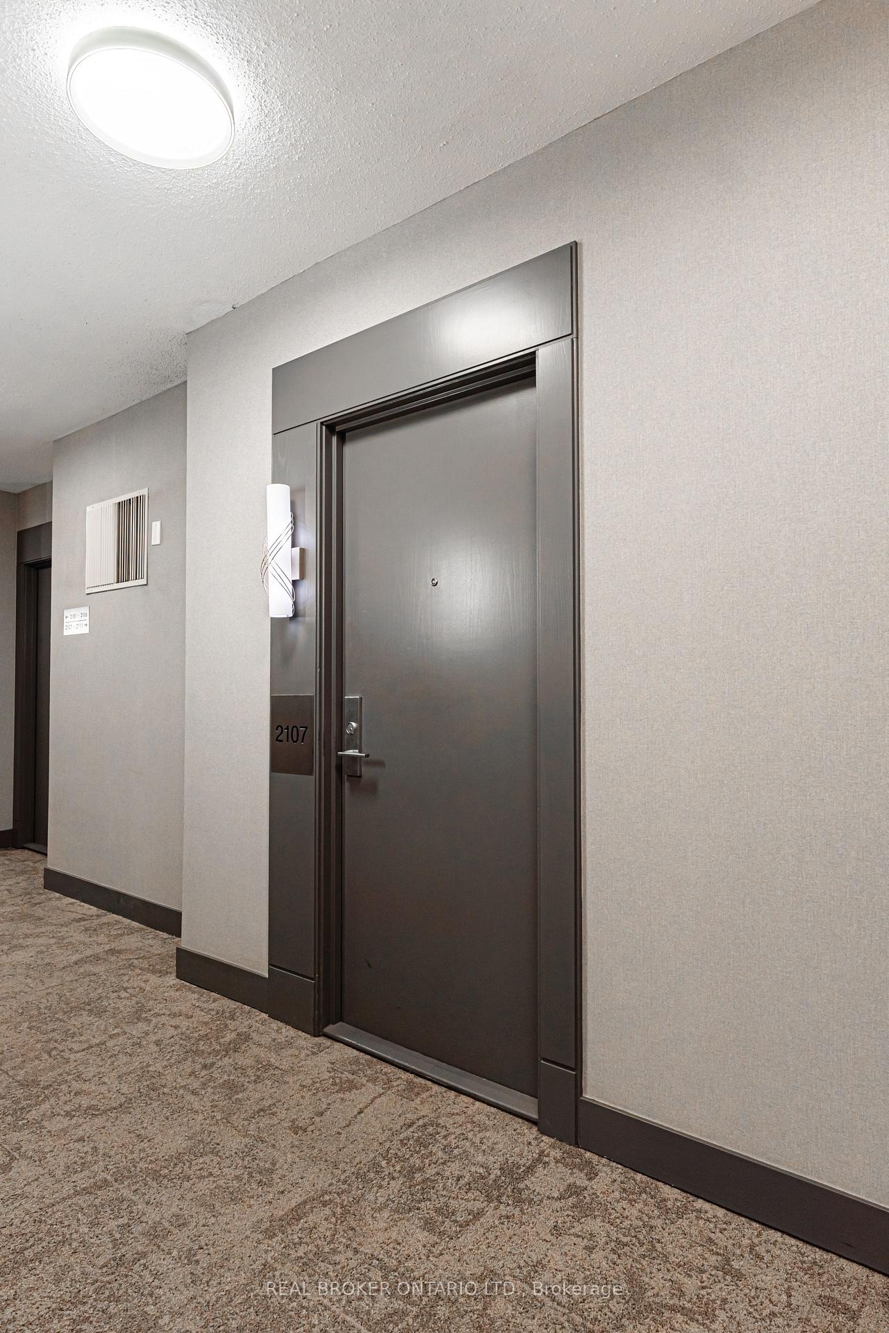 Photo 3 of Unit 2107, 90 Absolute Avenue, Mississauga, City Centre — HOMEH