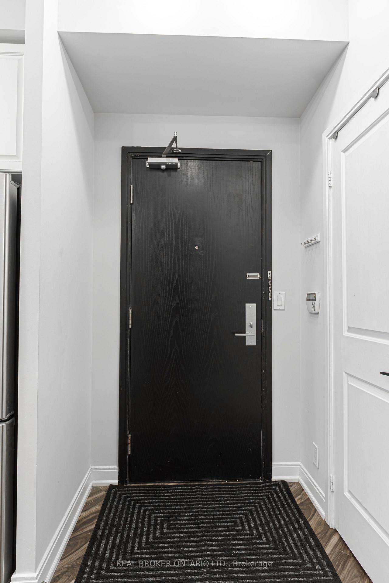 Photo 4 of Unit 2107, 90 Absolute Avenue, Mississauga, City Centre — HOMEH