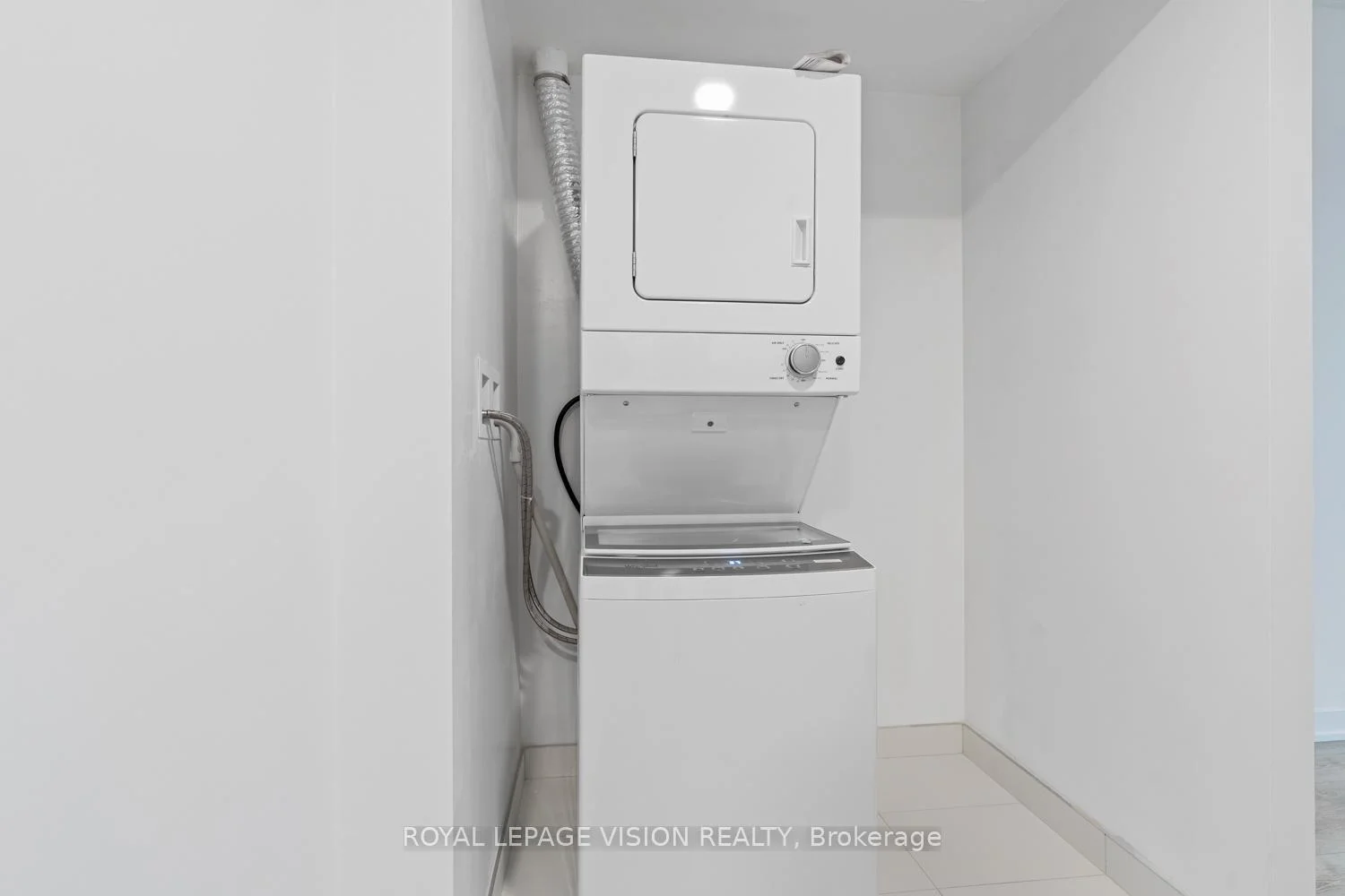 Photo 16 of Unit 3113, 230 Simcoe Street, Toronto, Kensington-Chinatown — HOMEH