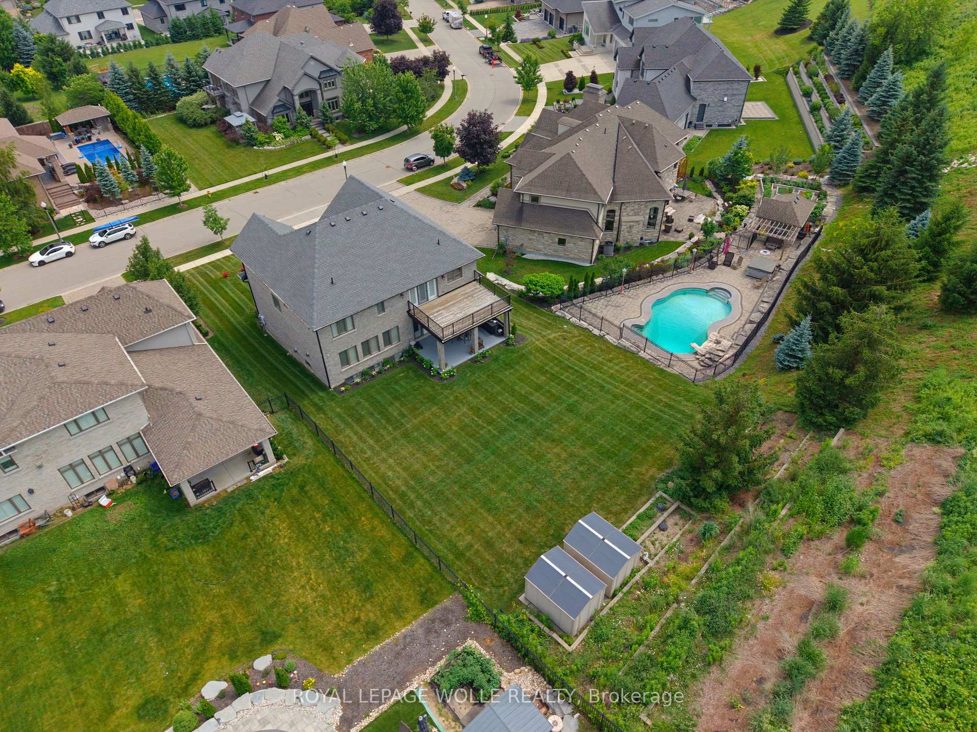 Photo 4 of 38 River Valley Drive, Kitchener, Hidden Valley — HOMEH