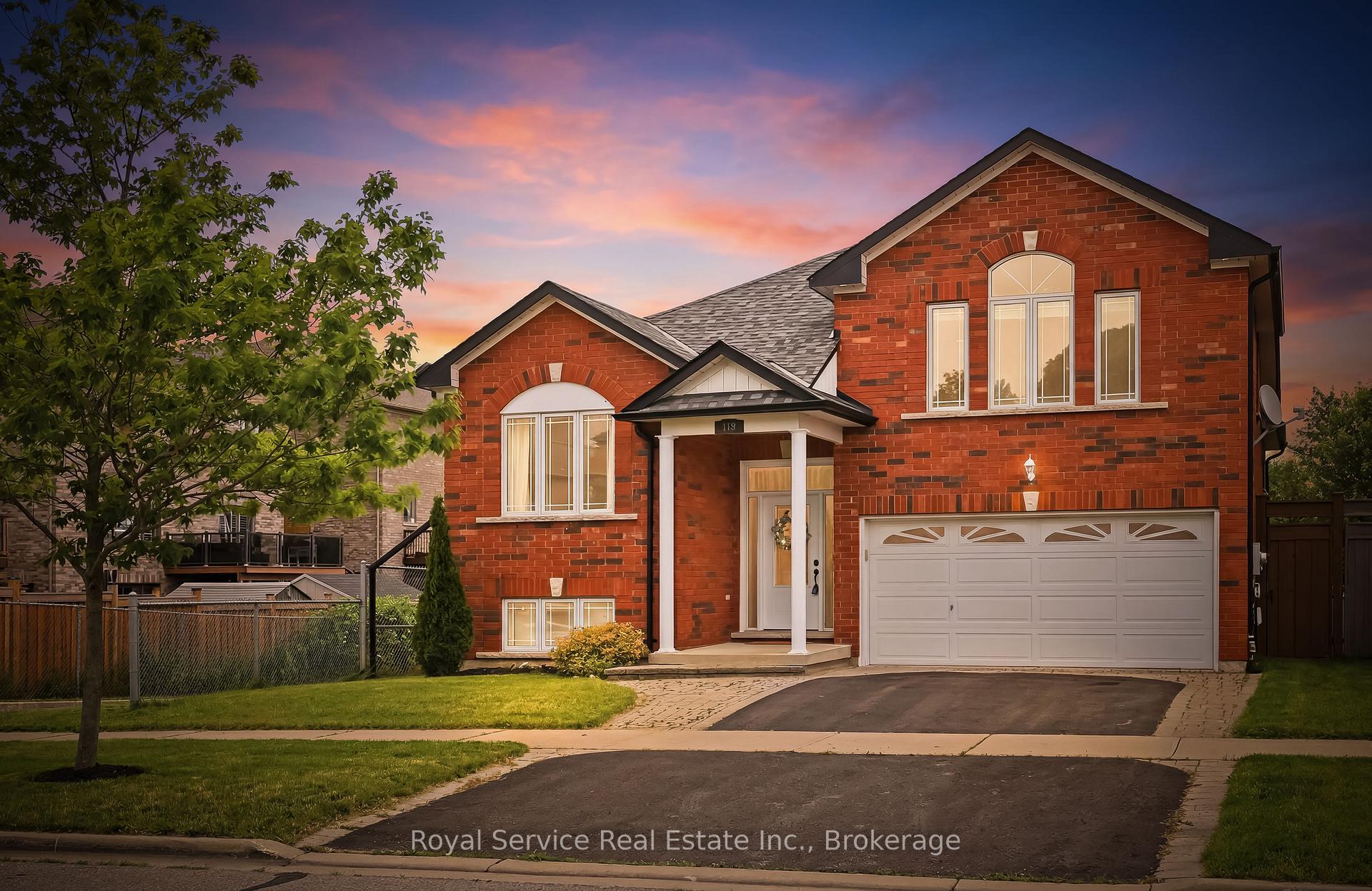 Photo 2 of 179 Fenning Drive, Clarington, Courtice — HOMEH