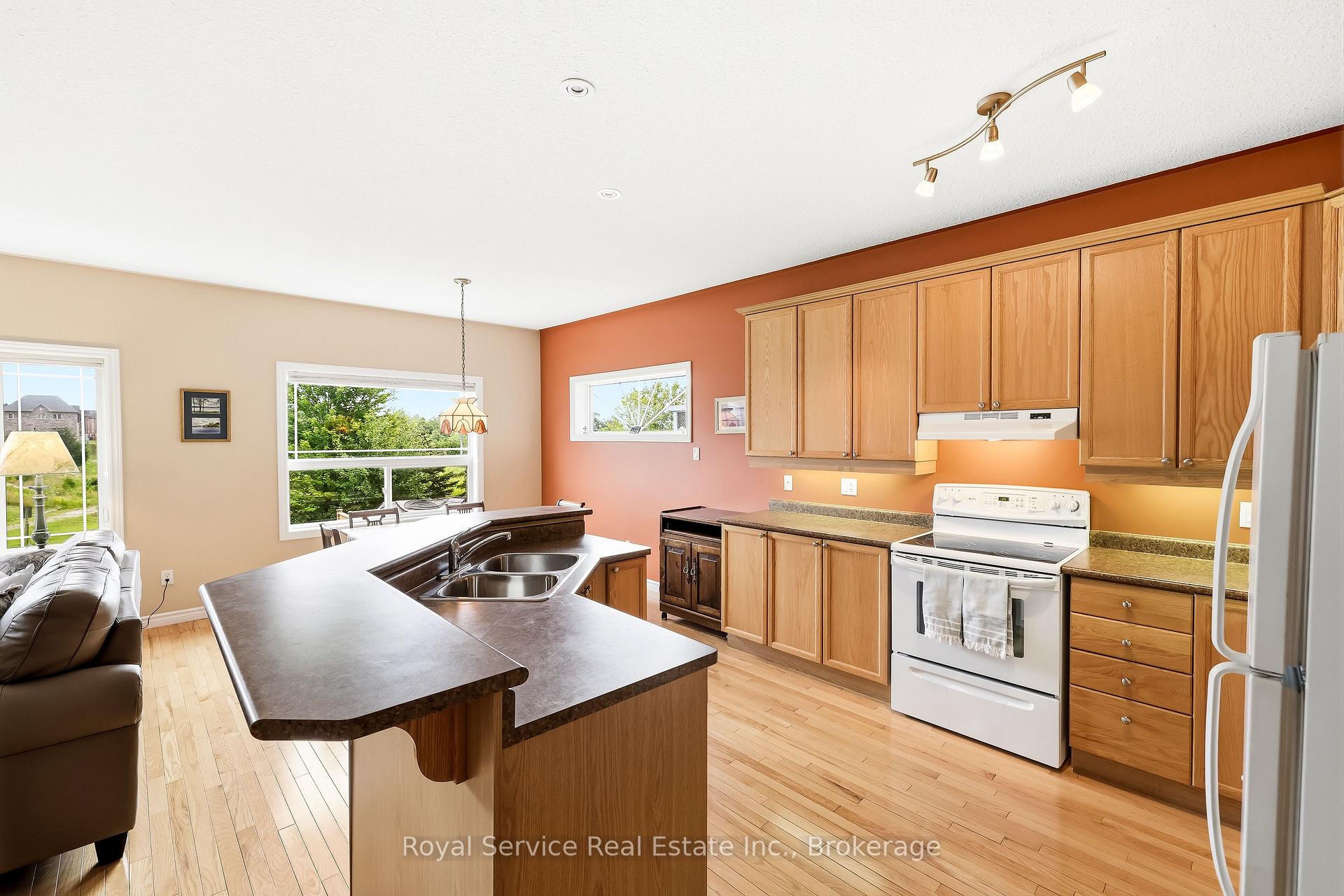 Photo 5 of 179 Fenning Drive, Clarington, Courtice — HOMEH