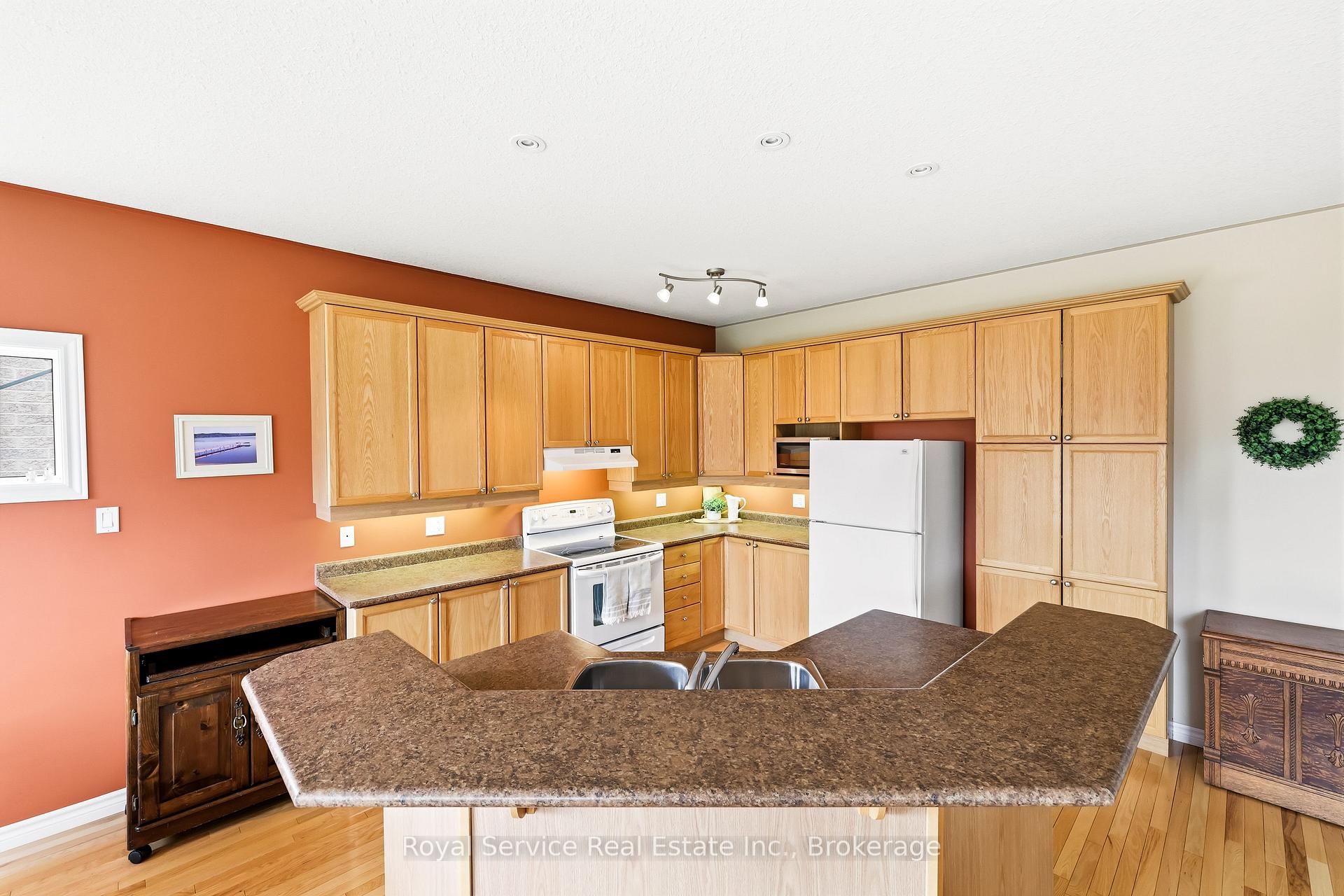 Photo 8 of 179 Fenning Drive, Clarington, Courtice — HOMEH