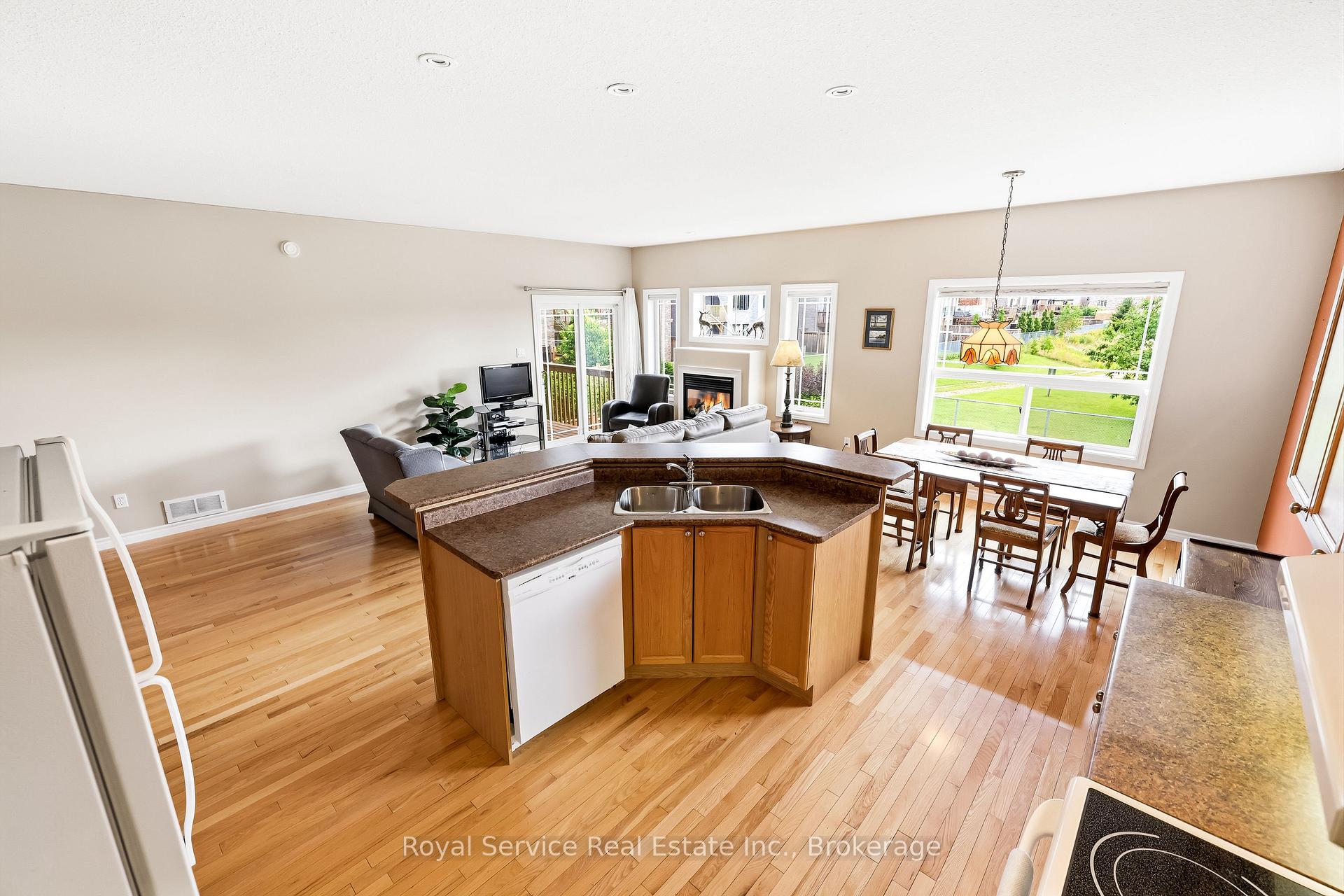 Photo 9 of 179 Fenning Drive, Clarington, Courtice — HOMEH
