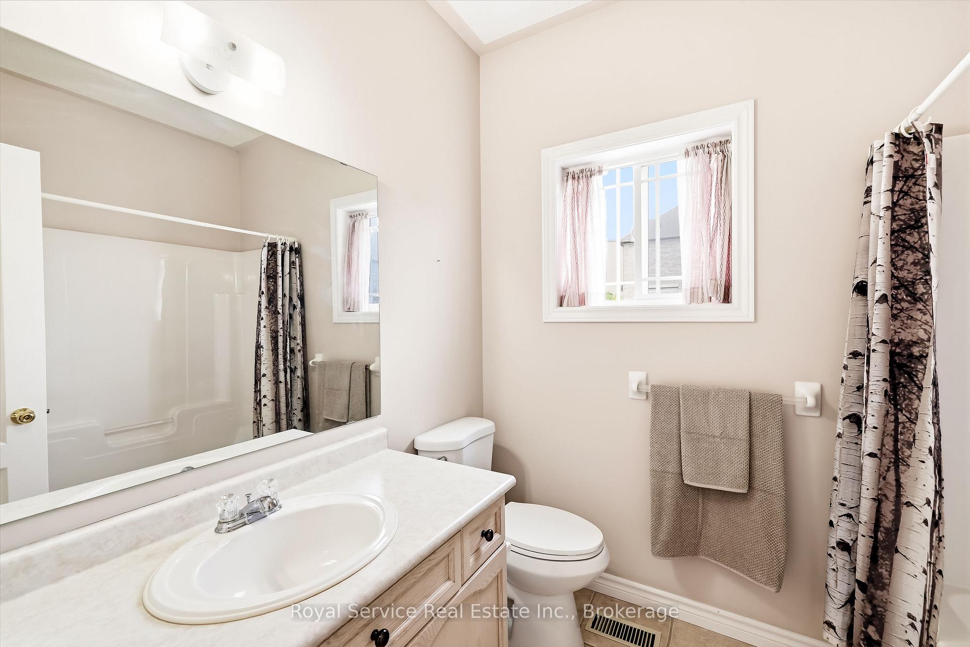 Photo 19 of 179 Fenning Drive, Clarington, Courtice — HOMEH