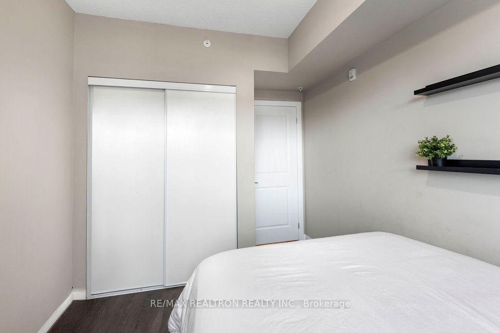 Photo 17 of Unit 603, 300 Essa Road, Barrie, 400 West — HOMEH