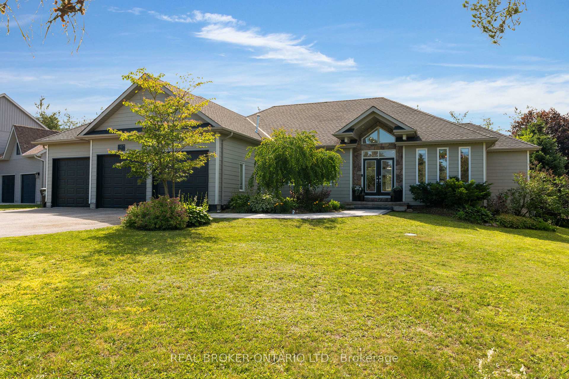 Photo 3 of 97 Highland Drive, Oro-Medonte, Horseshoe Valley — HOMEH