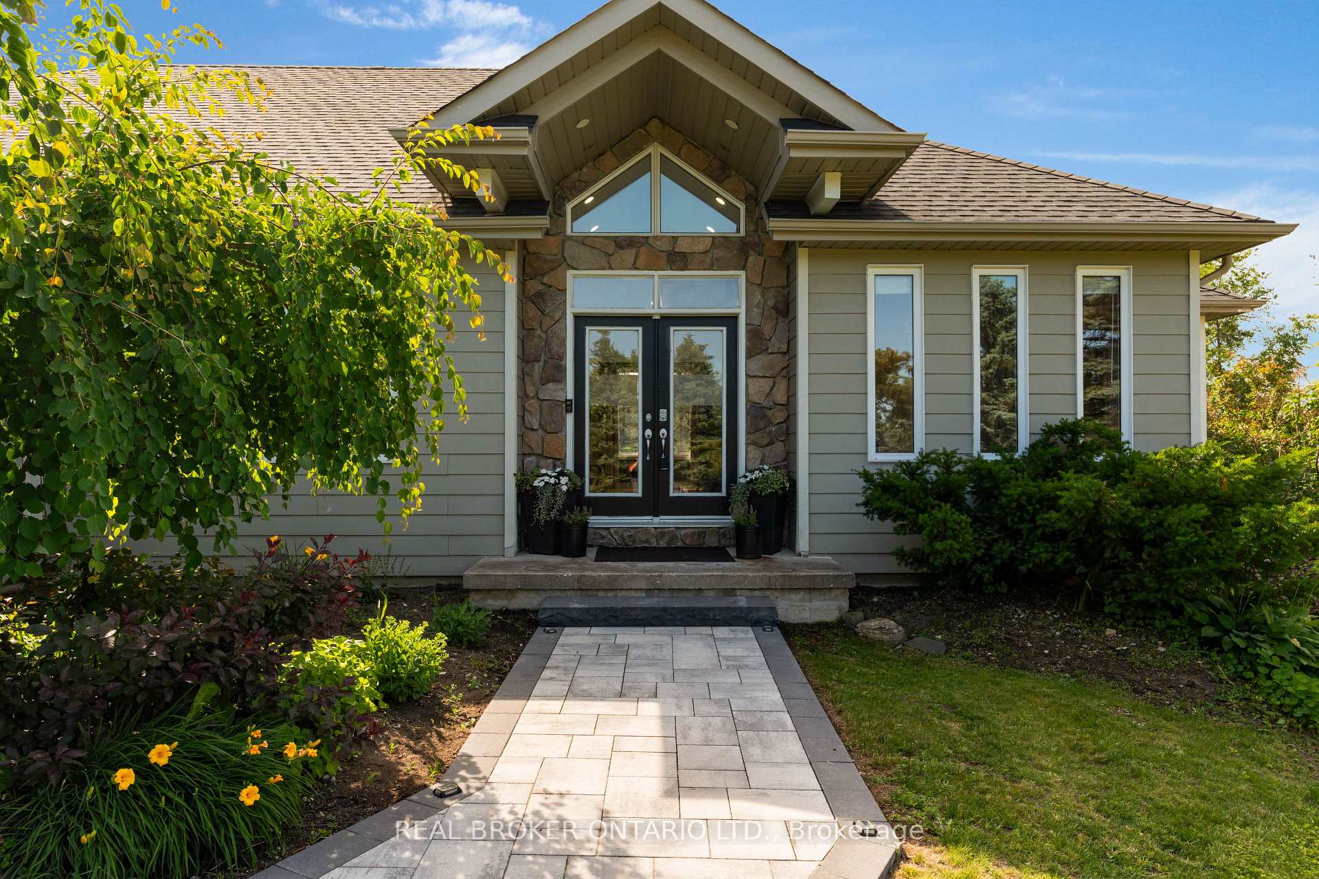 Photo 5 of 97 Highland Drive, Oro-Medonte, Horseshoe Valley — HOMEH
