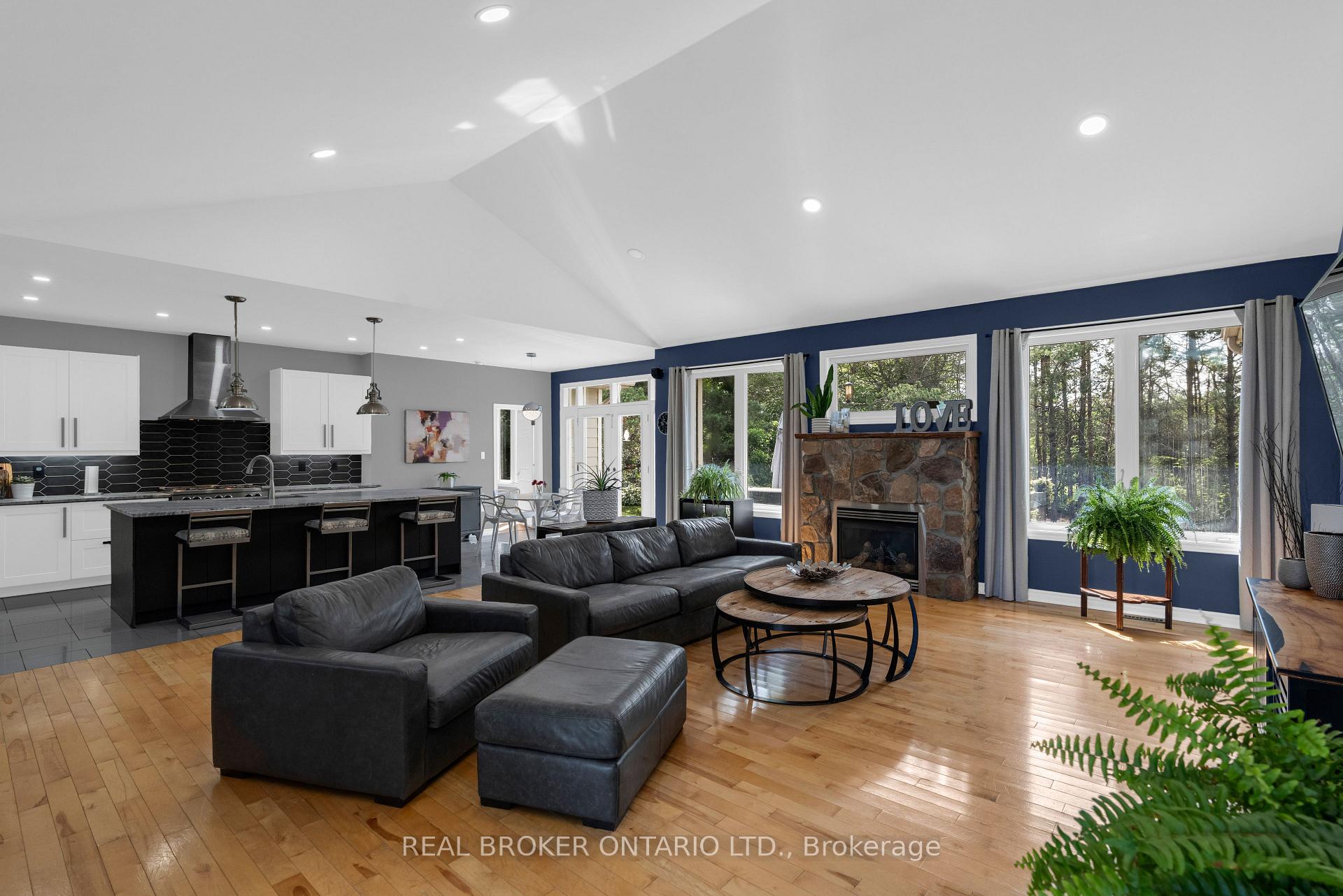 Photo 7 of 97 Highland Drive, Oro-Medonte, Horseshoe Valley — HOMEH