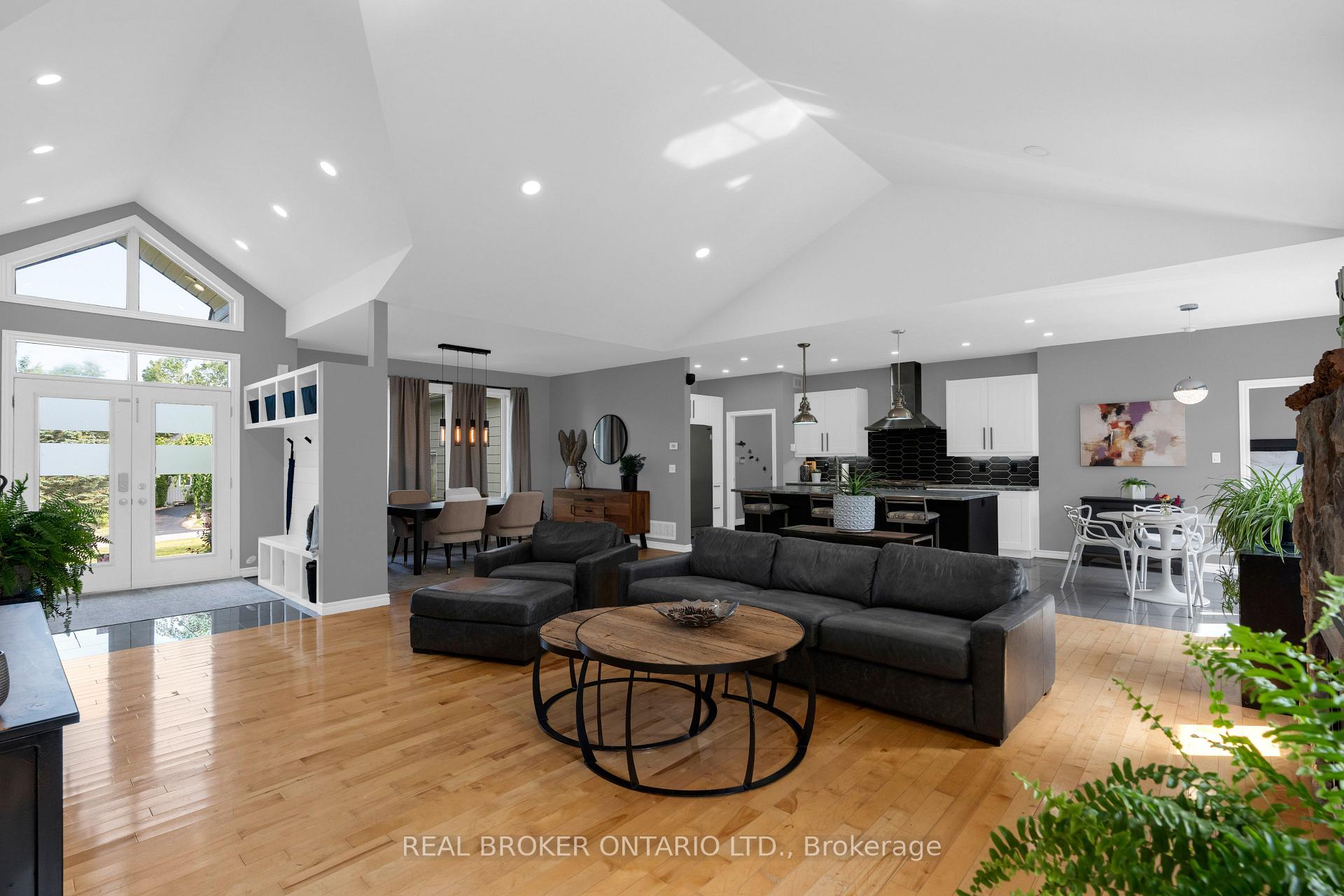 Photo 9 of 97 Highland Drive, Oro-Medonte, Horseshoe Valley — HOMEH