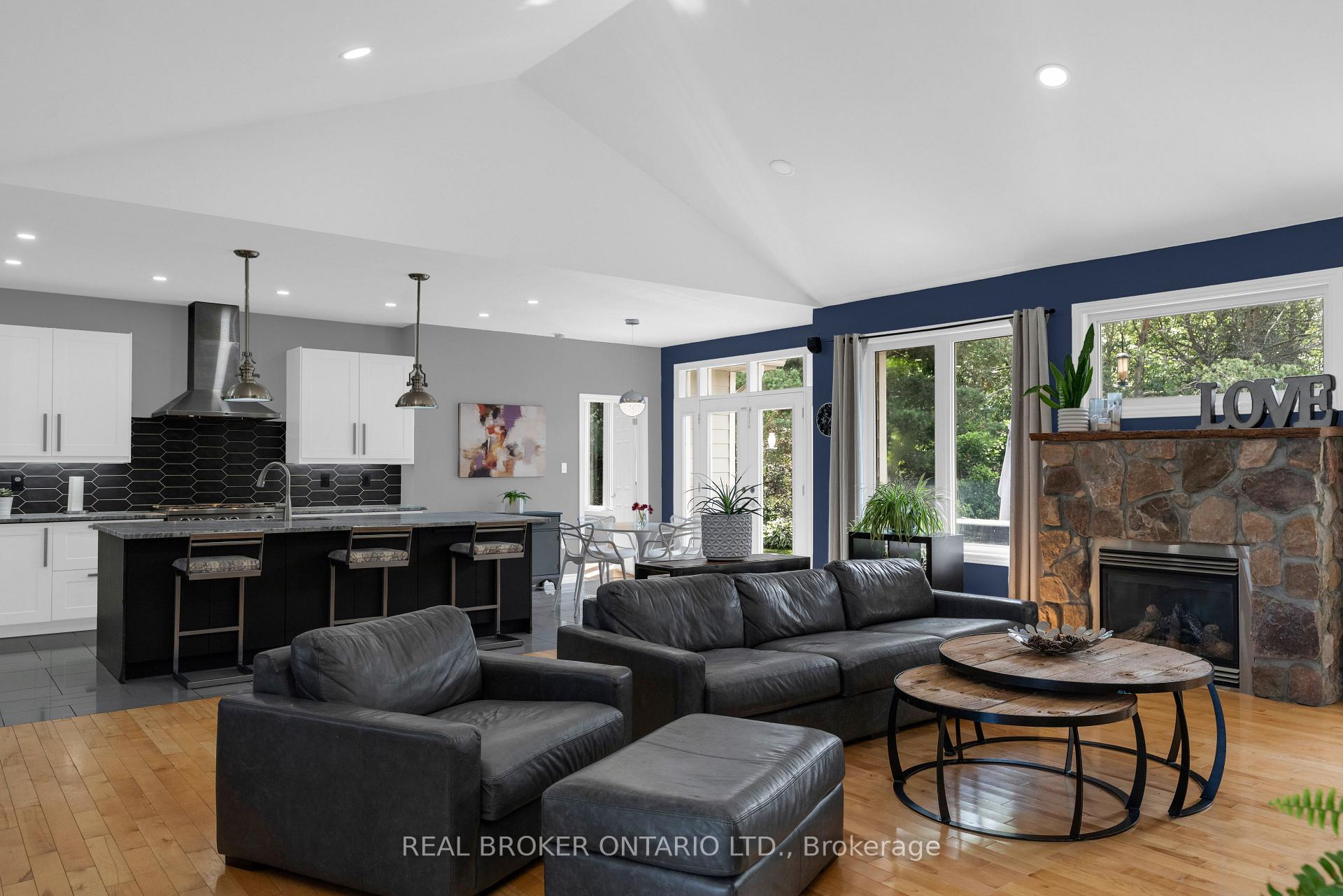 Photo 10 of 97 Highland Drive, Oro-Medonte, Horseshoe Valley — HOMEH