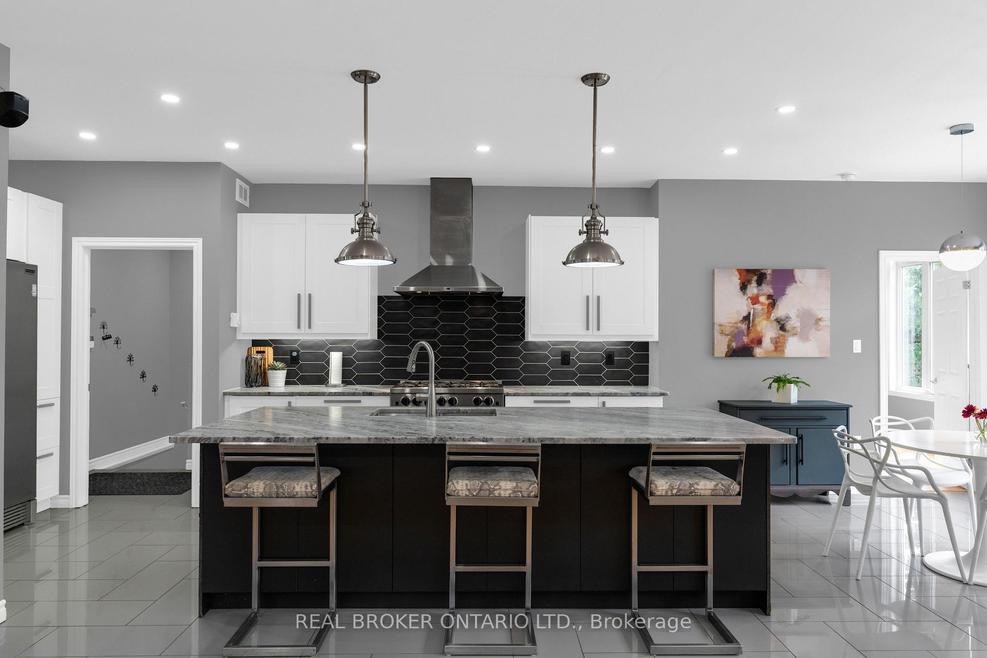 Photo 11 of 97 Highland Drive, Oro-Medonte, Horseshoe Valley — HOMEH