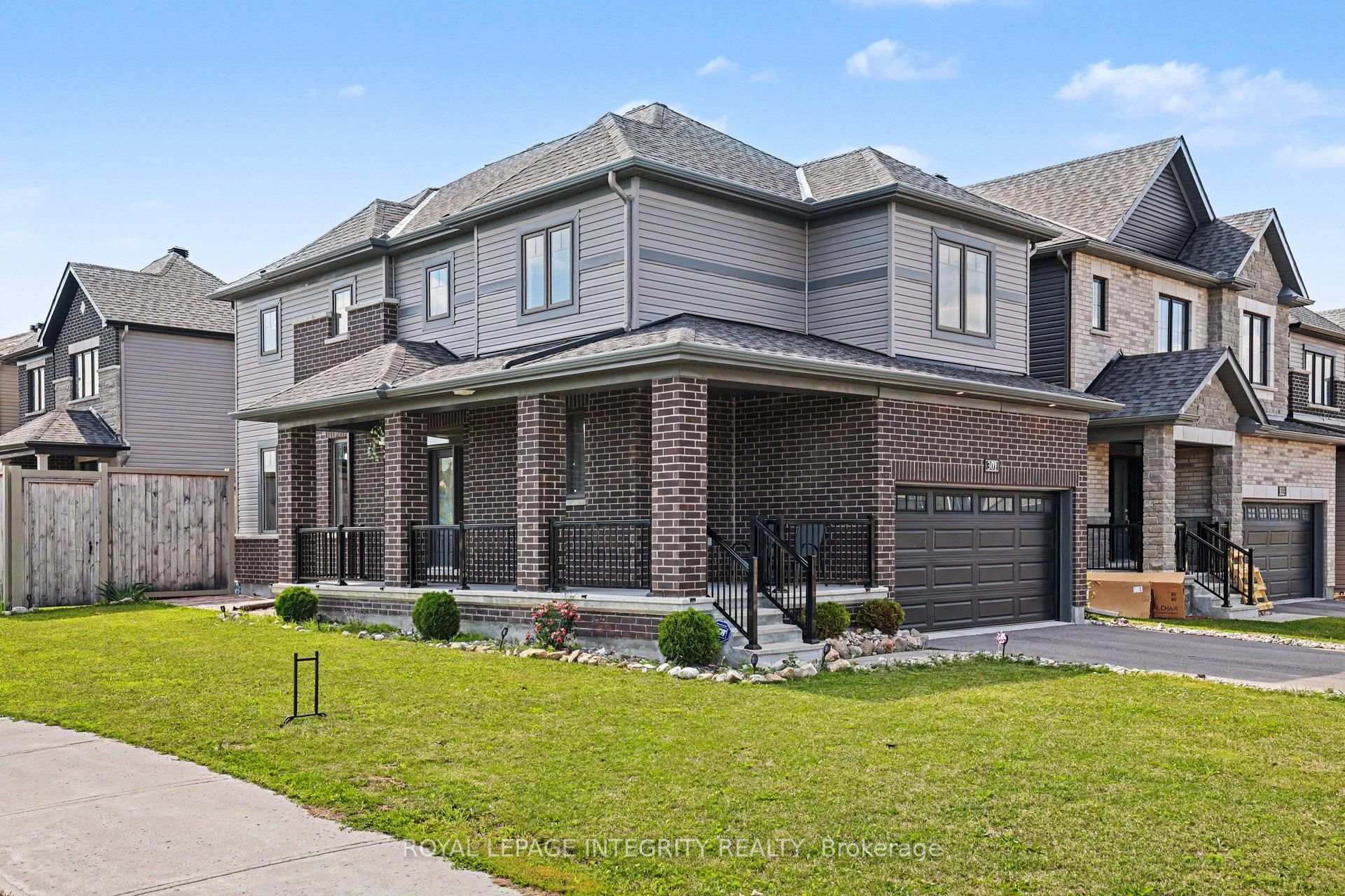 Photo 2 of 301 Cloyne Crescent, Ottawa, Barrhaven - Half Moon Bay — HOMEH