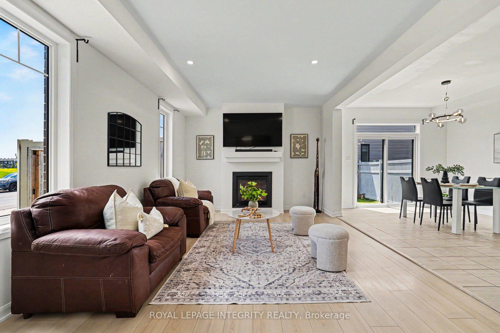 Photo 4 of 301 Cloyne Crescent, Ottawa, Barrhaven - Half Moon Bay — HOMEH
