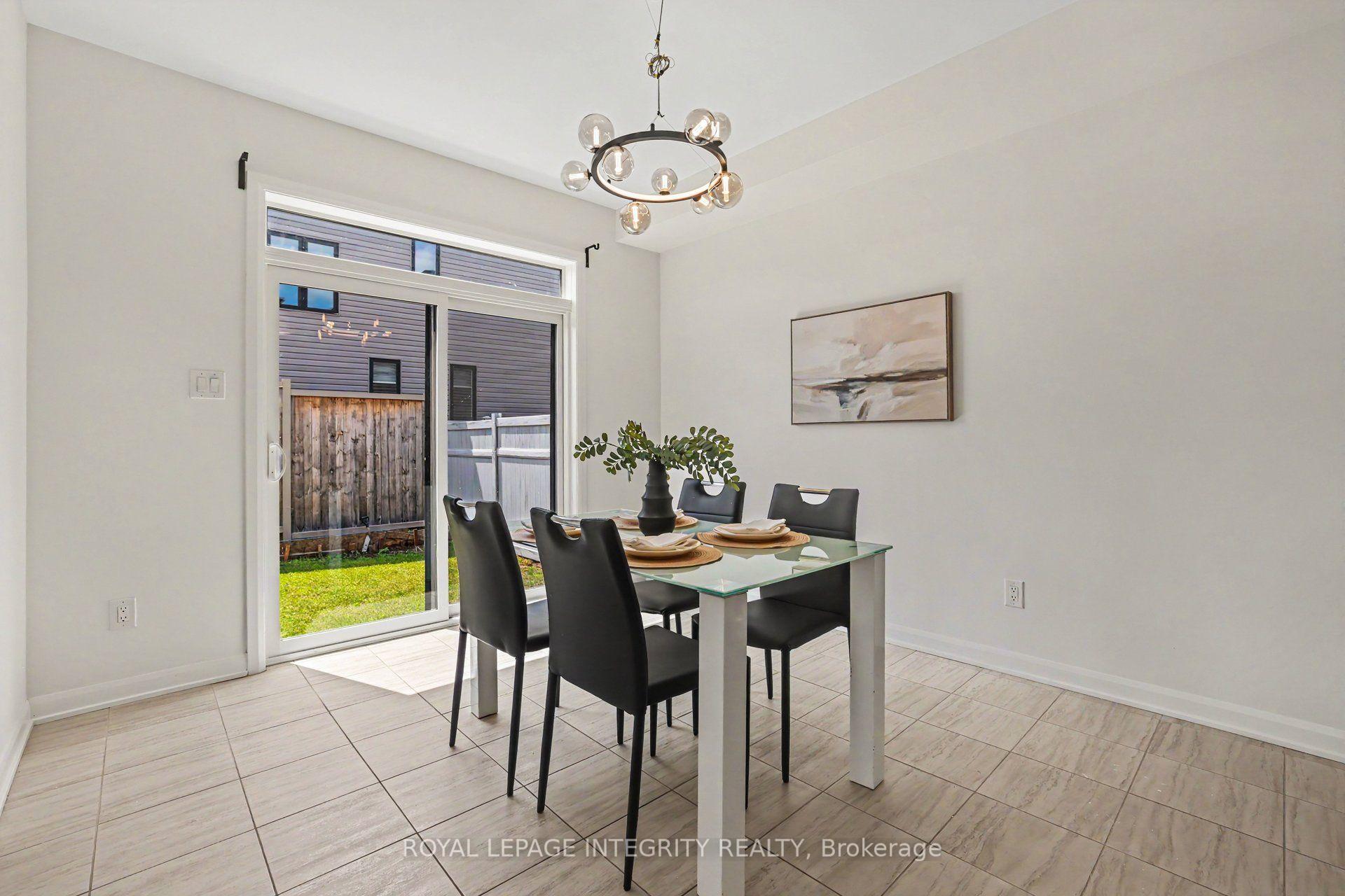 Photo 6 of 301 Cloyne Crescent, Ottawa, Barrhaven - Half Moon Bay — HOMEH