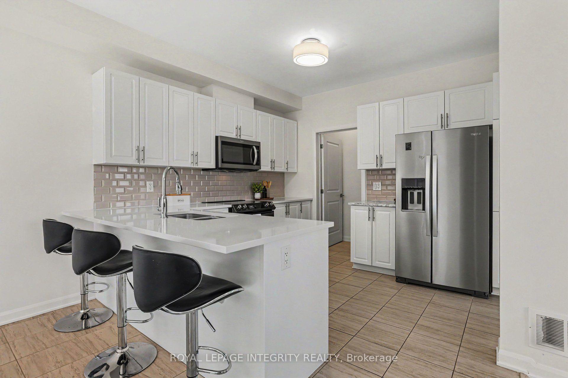 Photo 7 of 301 Cloyne Crescent, Ottawa, Barrhaven - Half Moon Bay — HOMEH