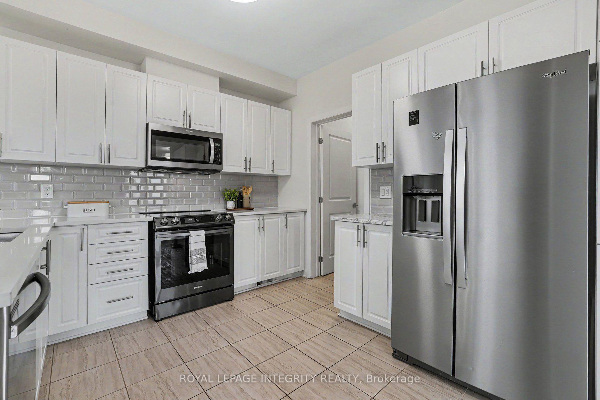 Photo 9 of 301 Cloyne Crescent, Ottawa, Barrhaven - Half Moon Bay — HOMEH