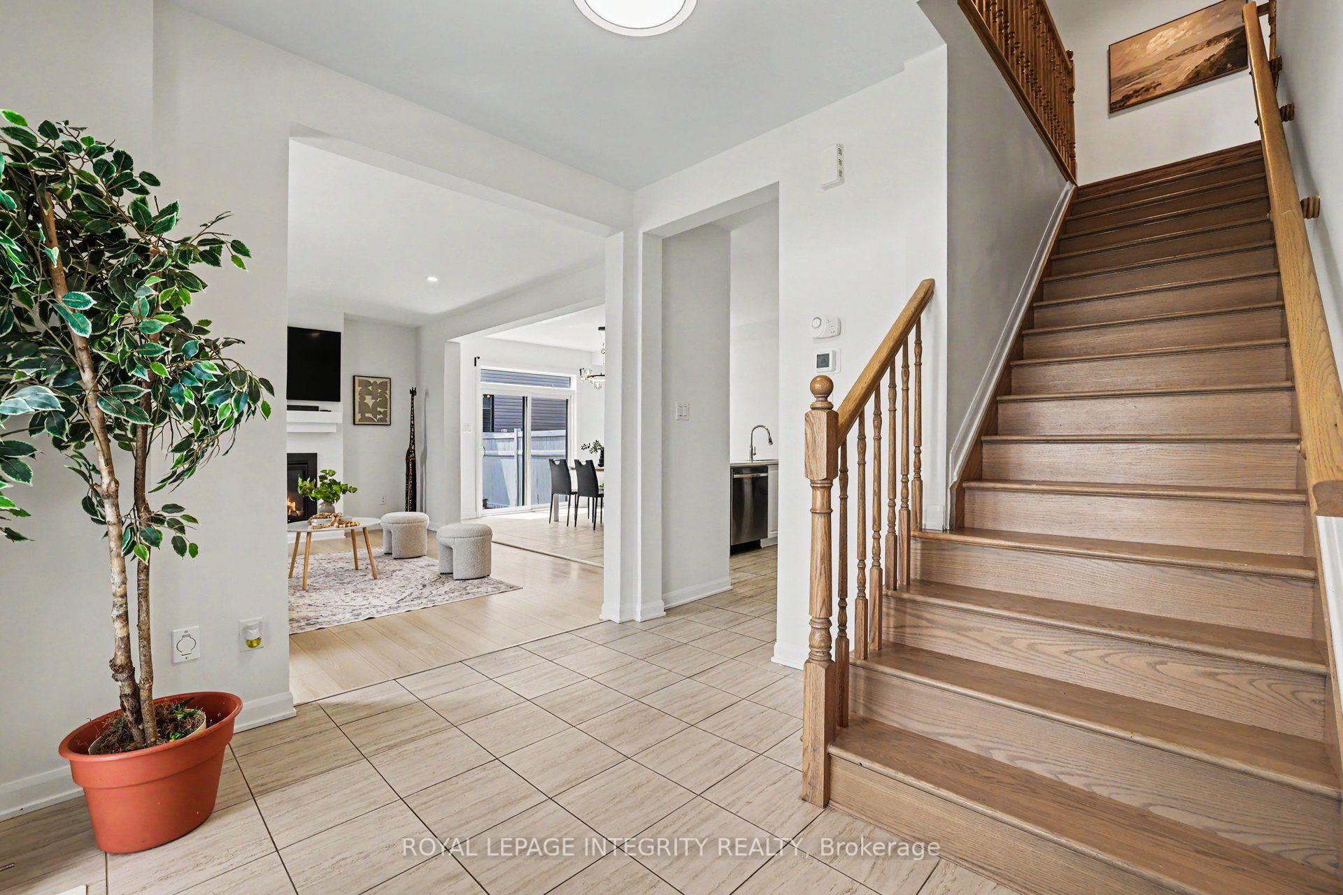 Photo 10 of 301 Cloyne Crescent, Ottawa, Barrhaven - Half Moon Bay — HOMEH