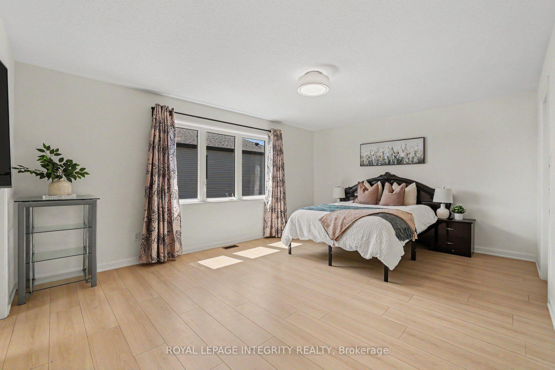 Photo 12 of 301 Cloyne Crescent, Ottawa, Barrhaven - Half Moon Bay — HOMEH