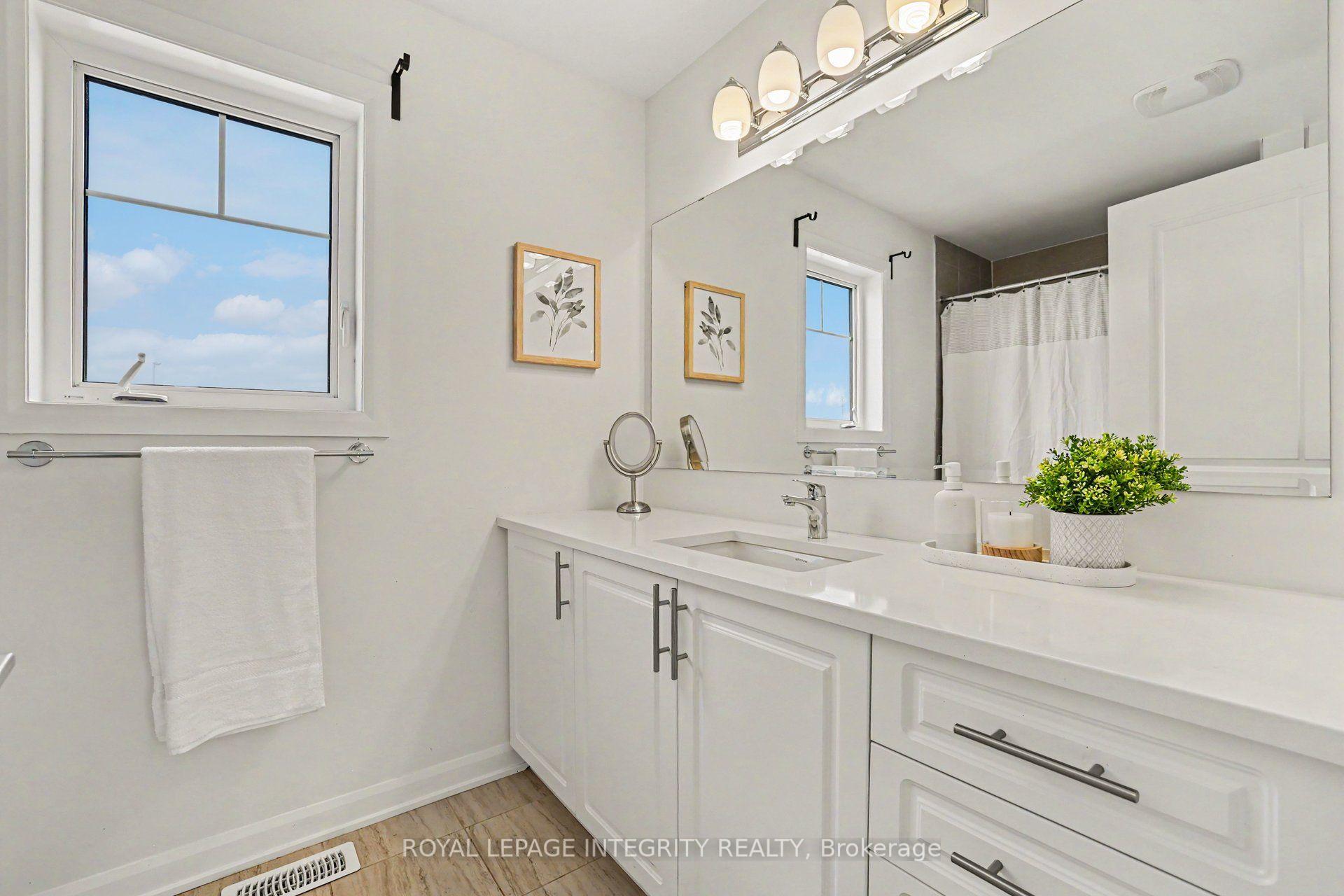 Photo 16 of 301 Cloyne Crescent, Ottawa, Barrhaven - Half Moon Bay — HOMEH