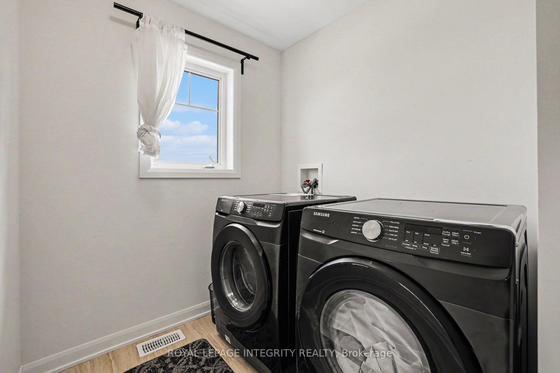 Photo 17 of 301 Cloyne Crescent, Ottawa, Barrhaven - Half Moon Bay — HOMEH