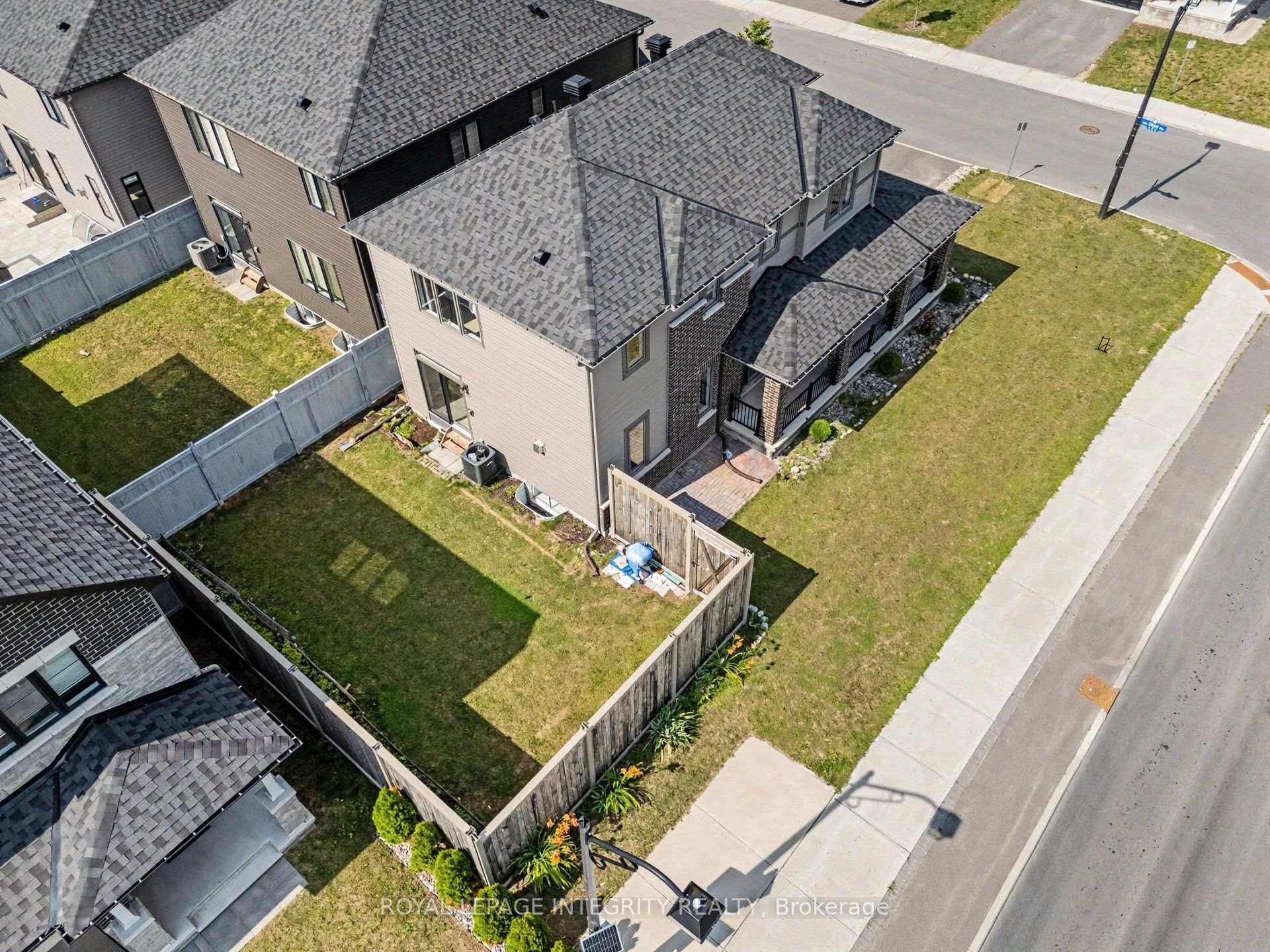 Photo 23 of 301 Cloyne Crescent, Ottawa, Barrhaven - Half Moon Bay — HOMEH