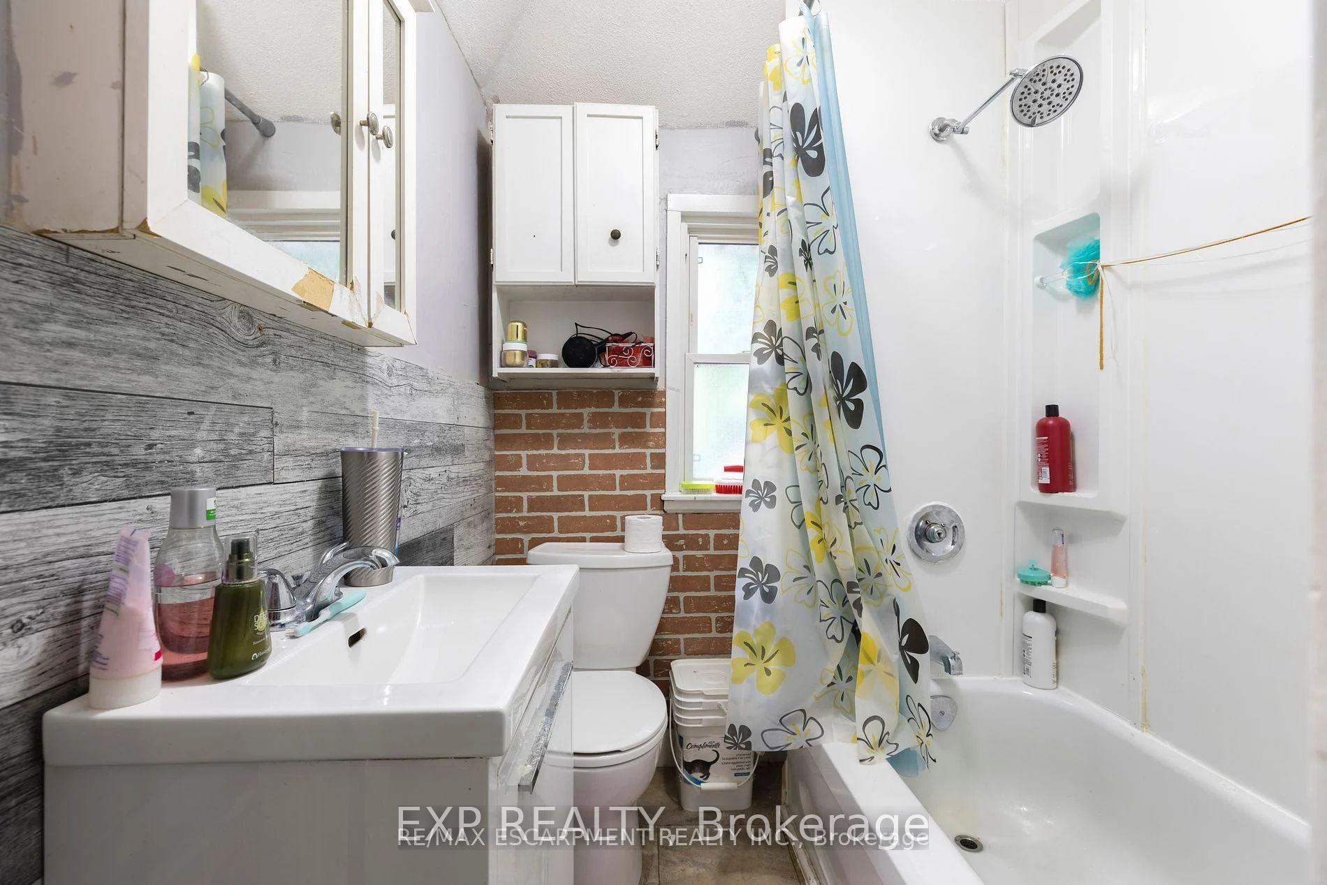 Photo 16 of 12 Mayflower Avenue, Hamilton, Crown Point — HOMEH