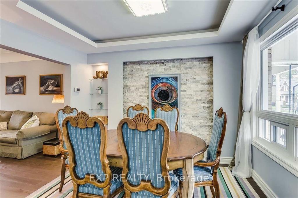 Photo 2 of 102 Rosslyn Avenue N, Hamilton, Crown Point — HOMEH