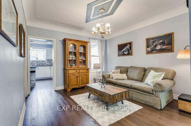 Photo 4 of 102 Rosslyn Avenue N, Hamilton, Crown Point — HOMEH